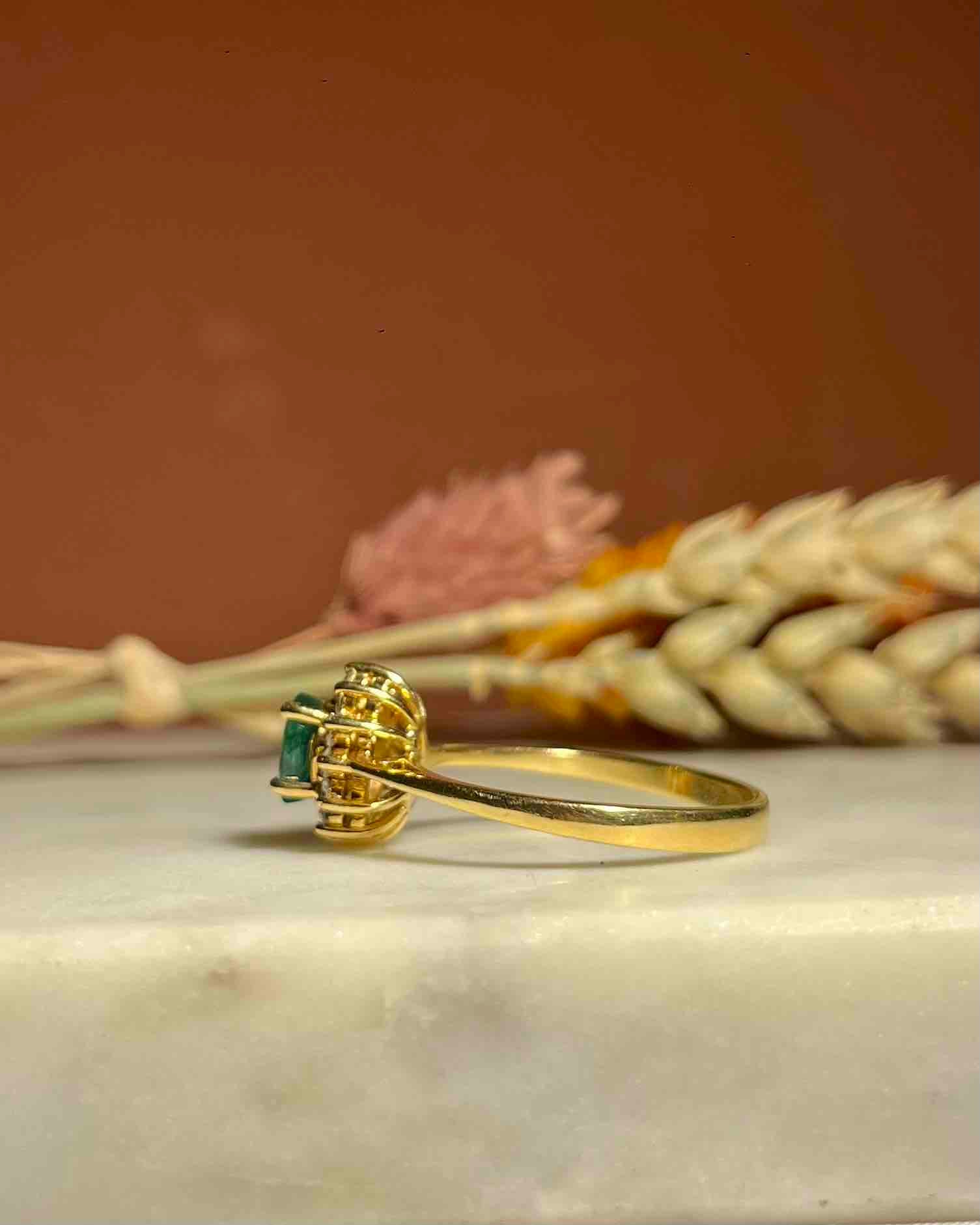 Anillo "Sophia" con margaritas de esmeralda y diamantes