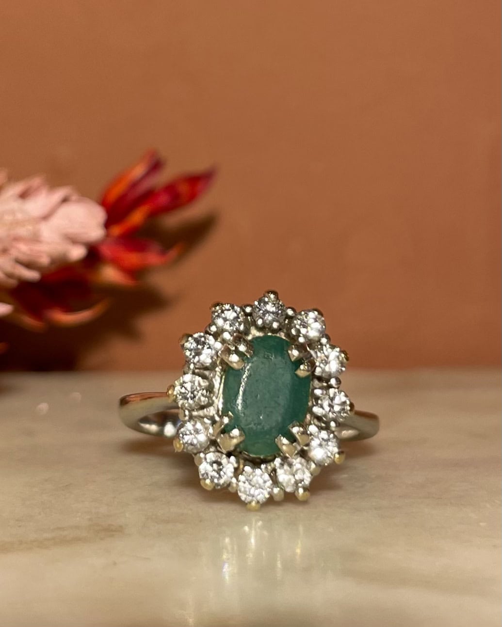 Bague Marguerite Émeraude 0.80 carat &amp; 12 Diamants  &quot;Aristée&quot;