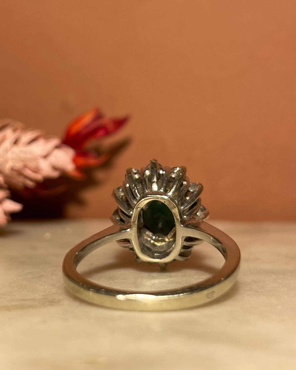 Bague Marguerite Émeraude 0.80 carat &amp; 12 Diamants  "Aristée"