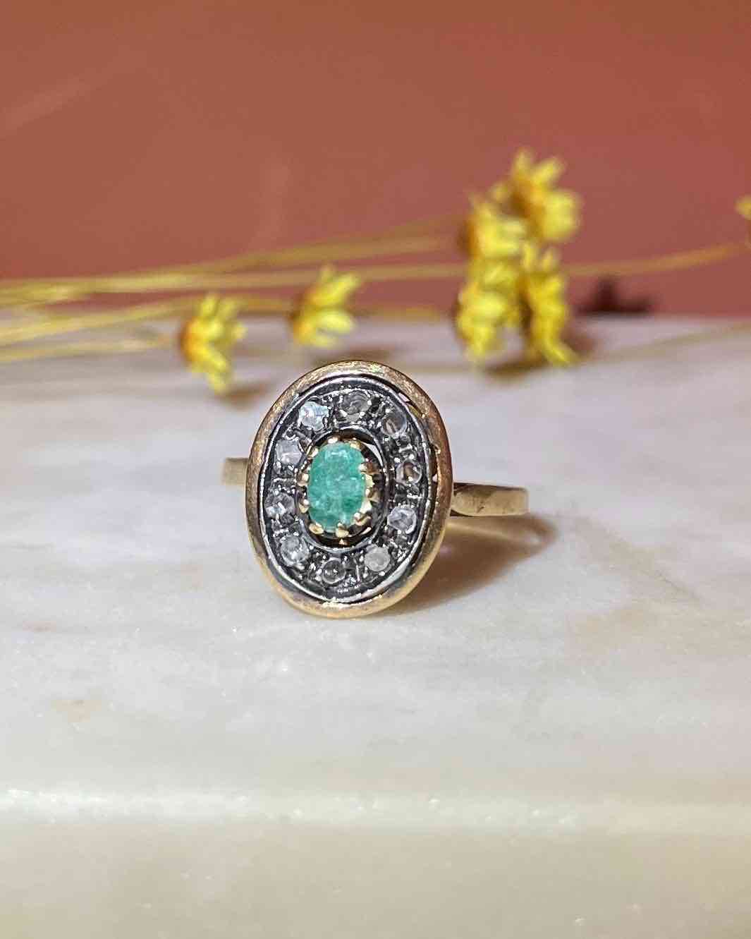 "Noémie" Emerald and Diamond Daisy Ring