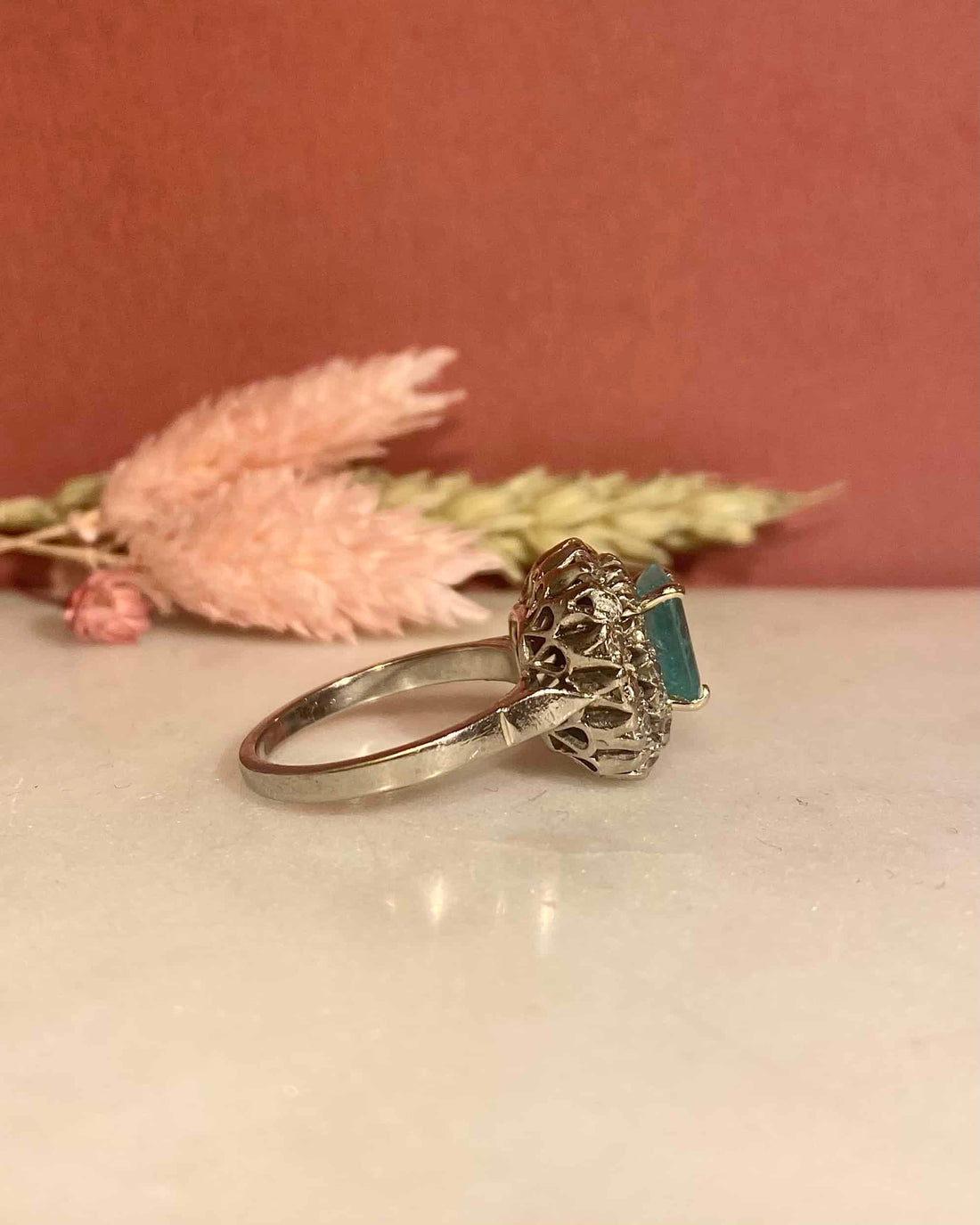 Bague Marguerite Émeraude 2 carats &amp; 30 Diamants &quot;Elsie&quot;