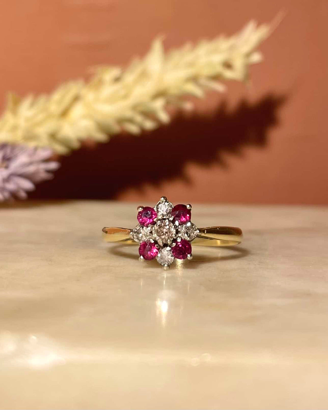 Bague Marguerite Rubis &amp; Diamants &quot;Adrianna&quot;