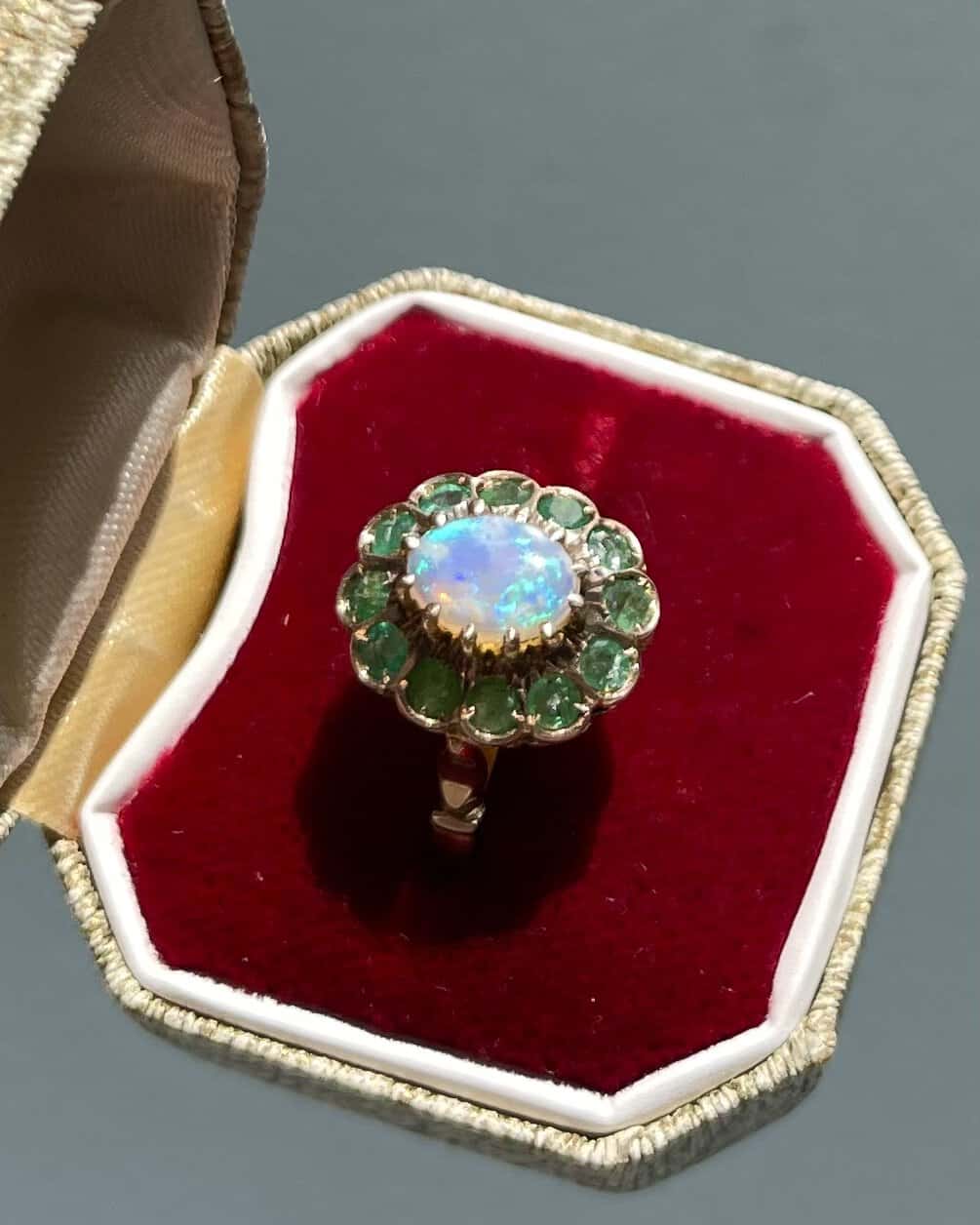 Marguerite Opale 1.30 carat &amp; 12 Emeraudes 0.60 carat "Michelle" - Elliade Paris
