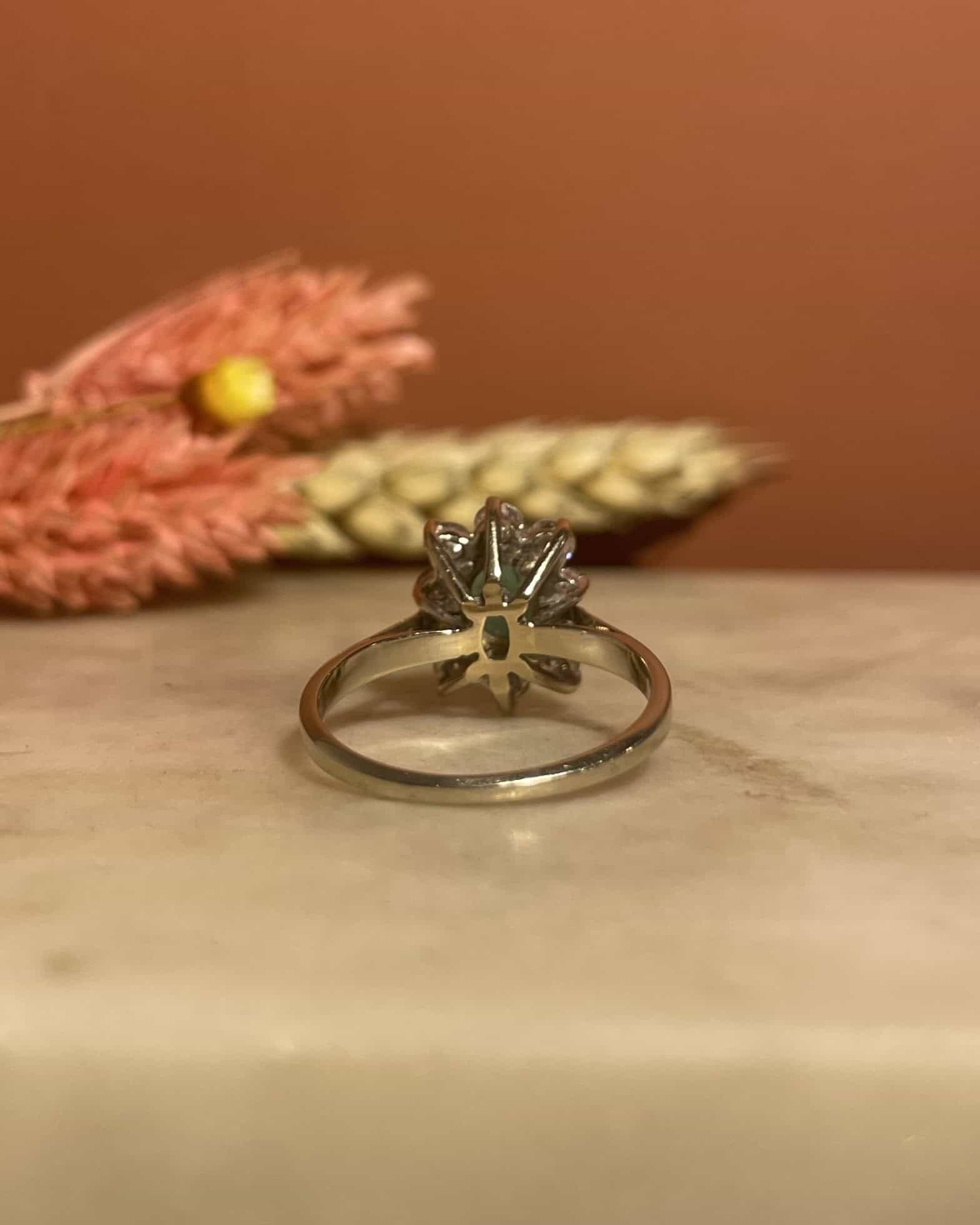 Bague Marguerite Émeraude 0.85 carat &amp; Diamants &quot;Raphaella&quot;