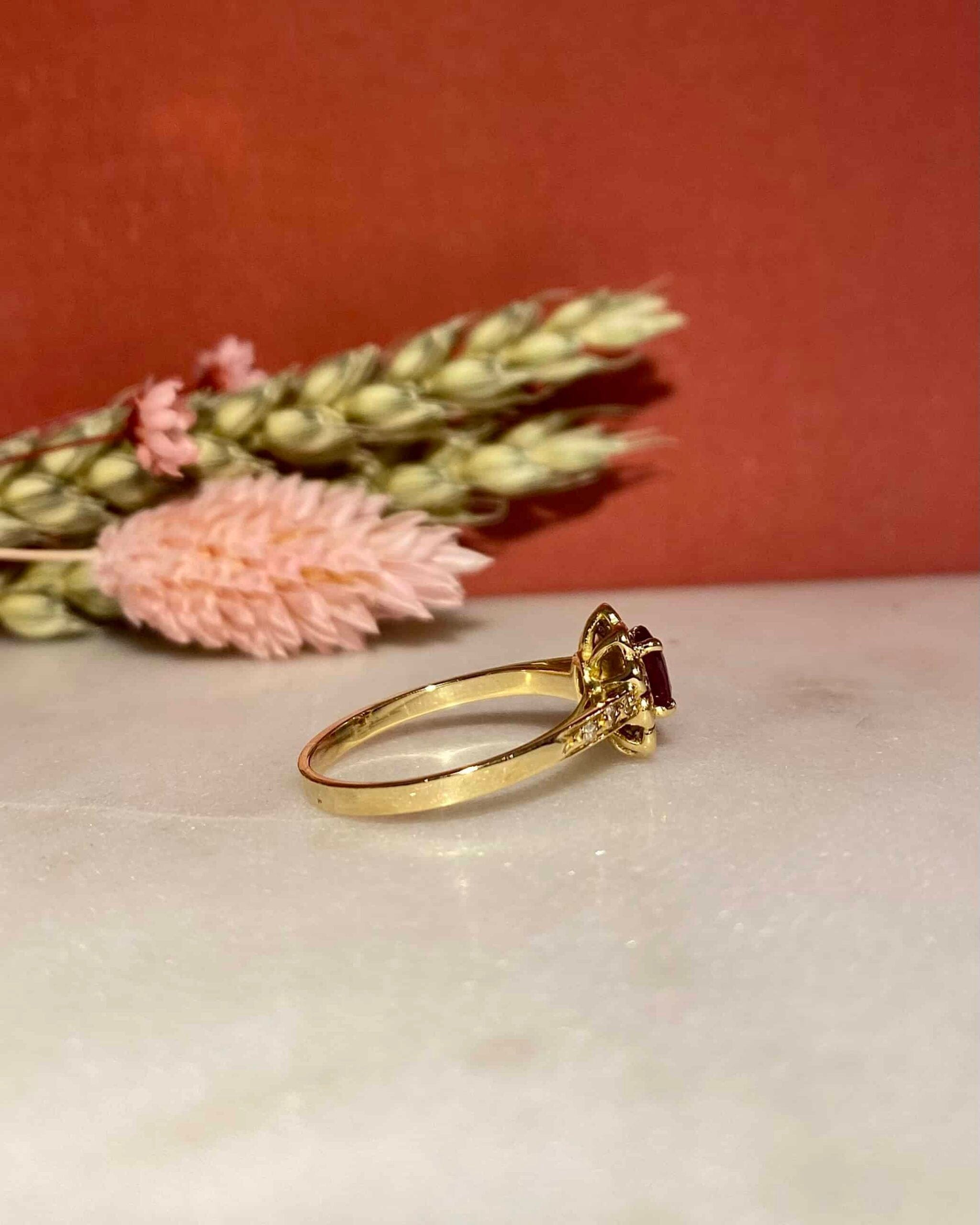 Bague Marguerite Rubis 0.50 Carat &amp; 16 Diamants "Najiaa"