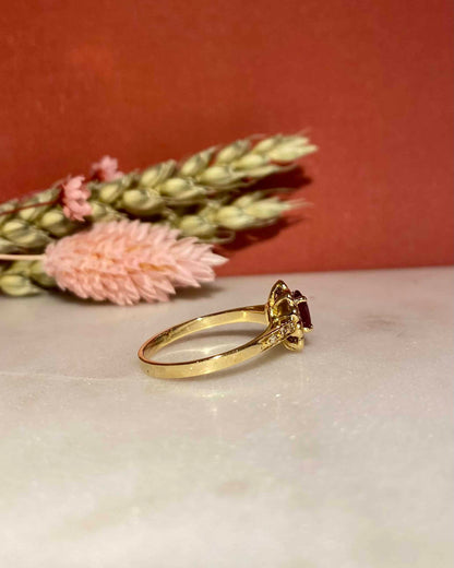 Bague Marguerite Rubis 0.50 Carat &amp; 16 Diamants &quot;Najiaa&quot;