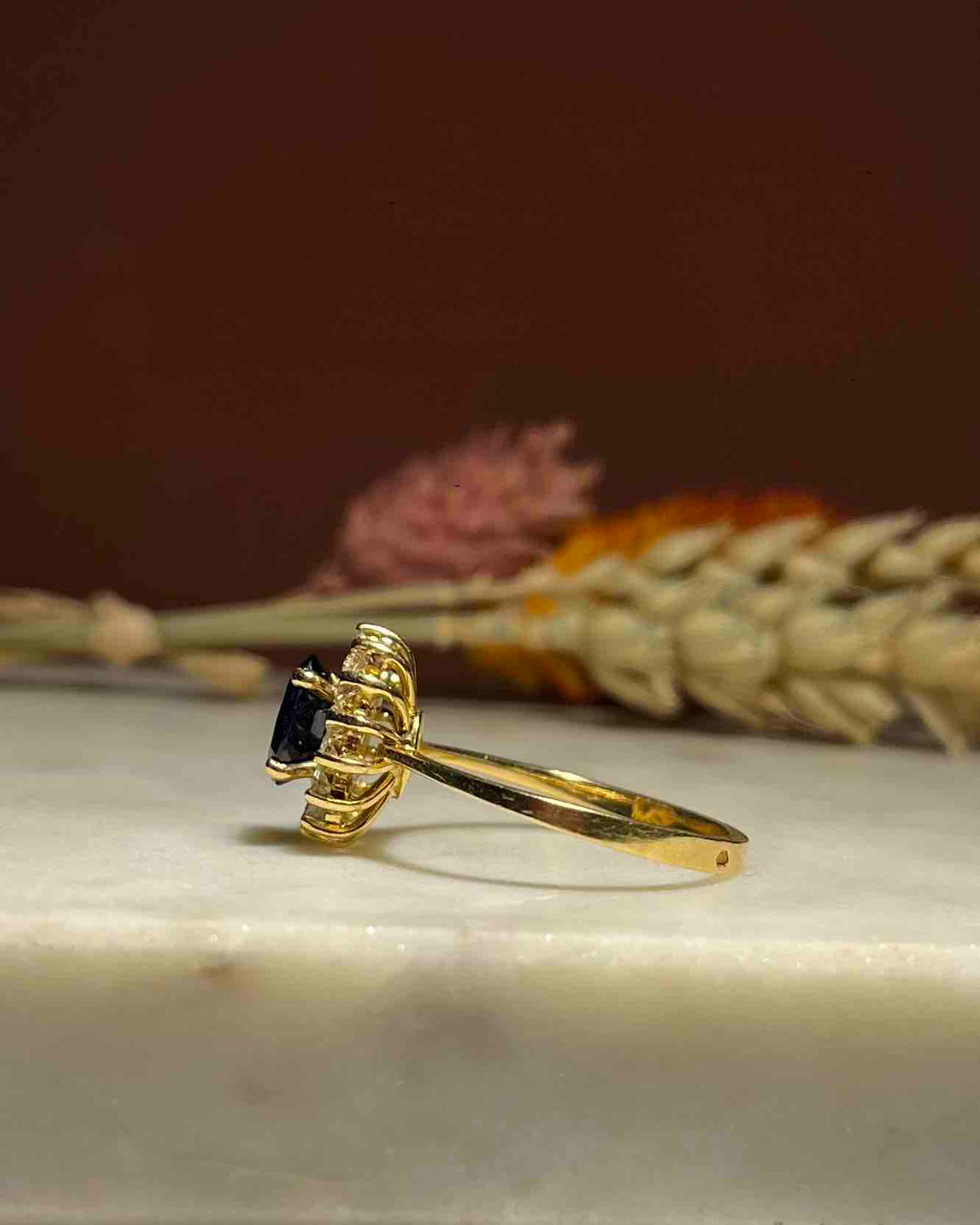 1 carat sapphire &amp;amp; diamond daisy ring &quot;Asma&quot;