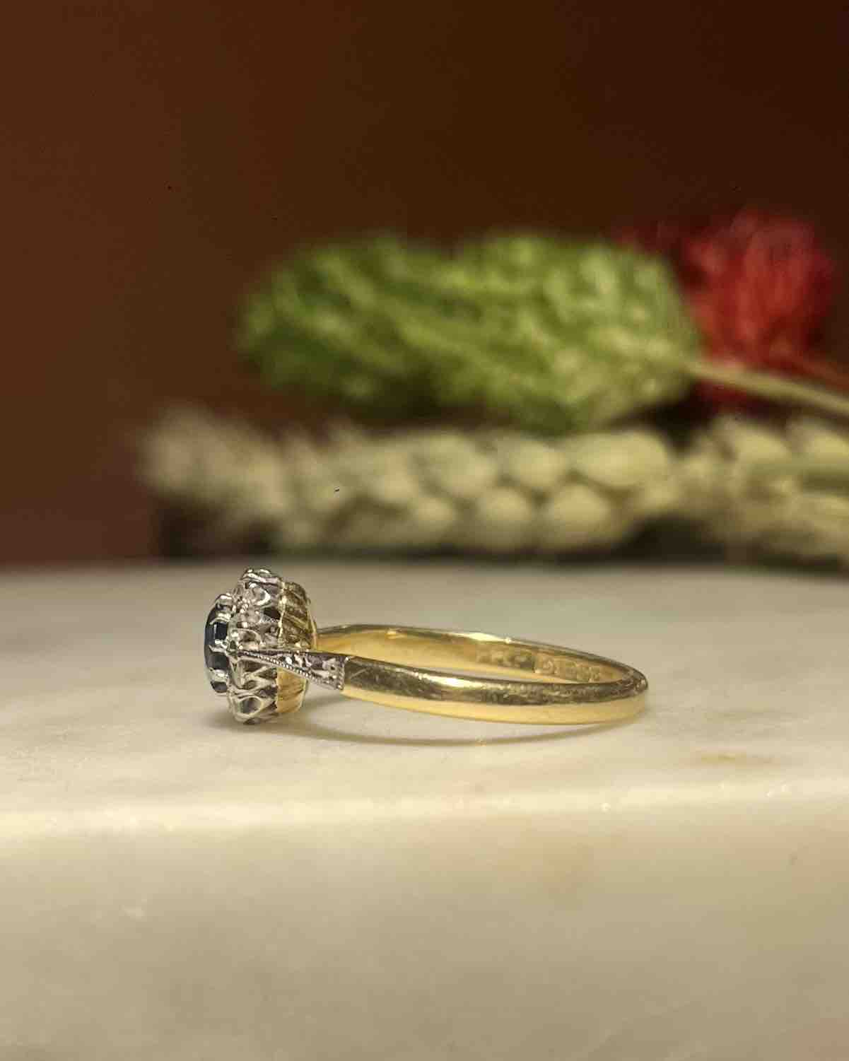 Anillo "Mathilda" con margaritas de zafiro y diamantes