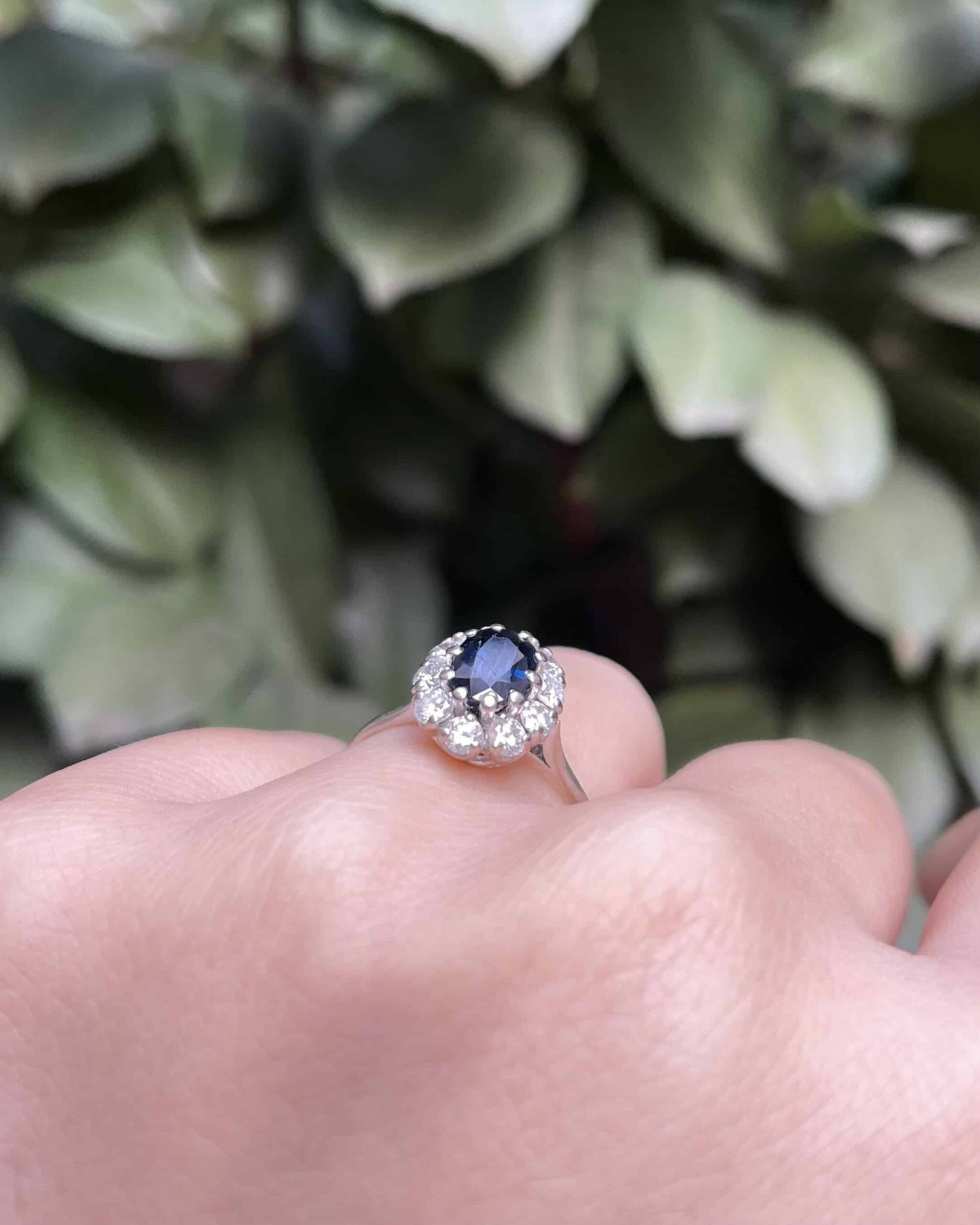 Bague Marguerite Saphir 1.10 Carat &amp; 10 Diamants &quot;Mayley&quot;