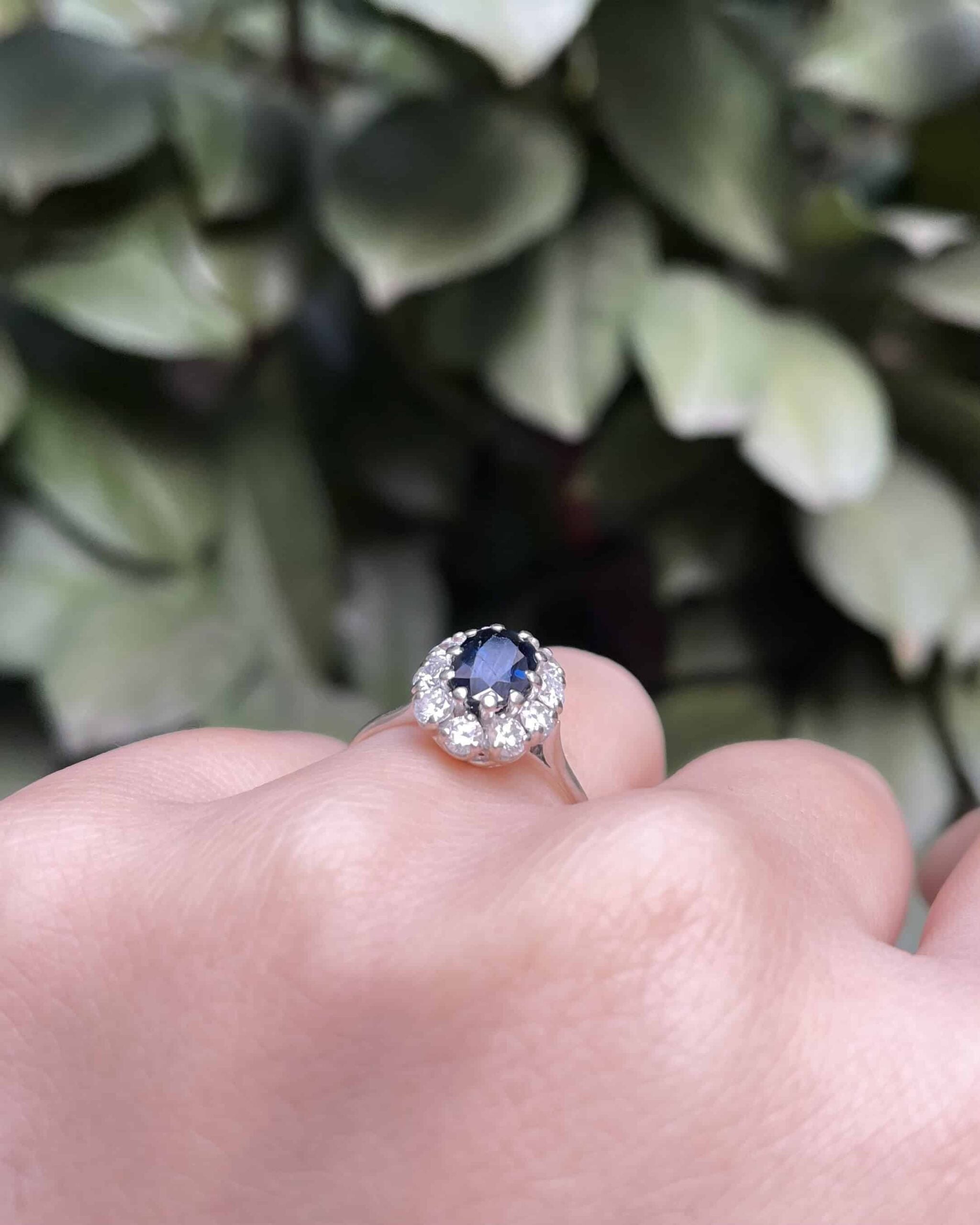 Bague Marguerite Saphir 1.10 Carat &amp; 10 Diamants &quot;Mayley&quot;