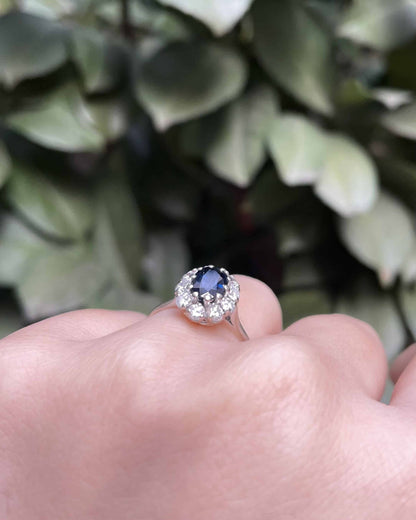 Bague Marguerite Saphir 1.10 Carat &amp; 10 Diamants &quot;Mayley&quot;
