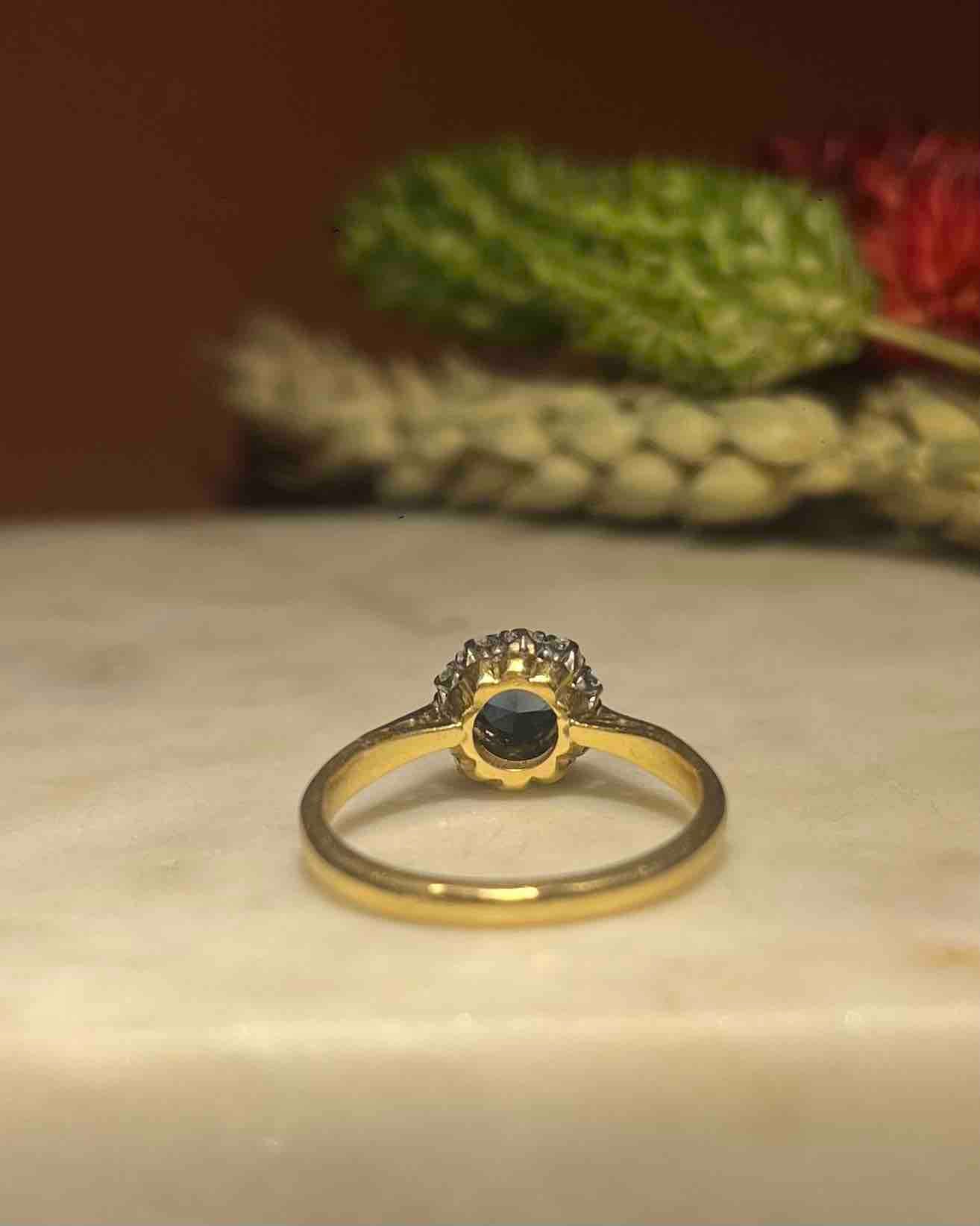 Anillo "Mathilda" con margaritas de zafiro y diamantes