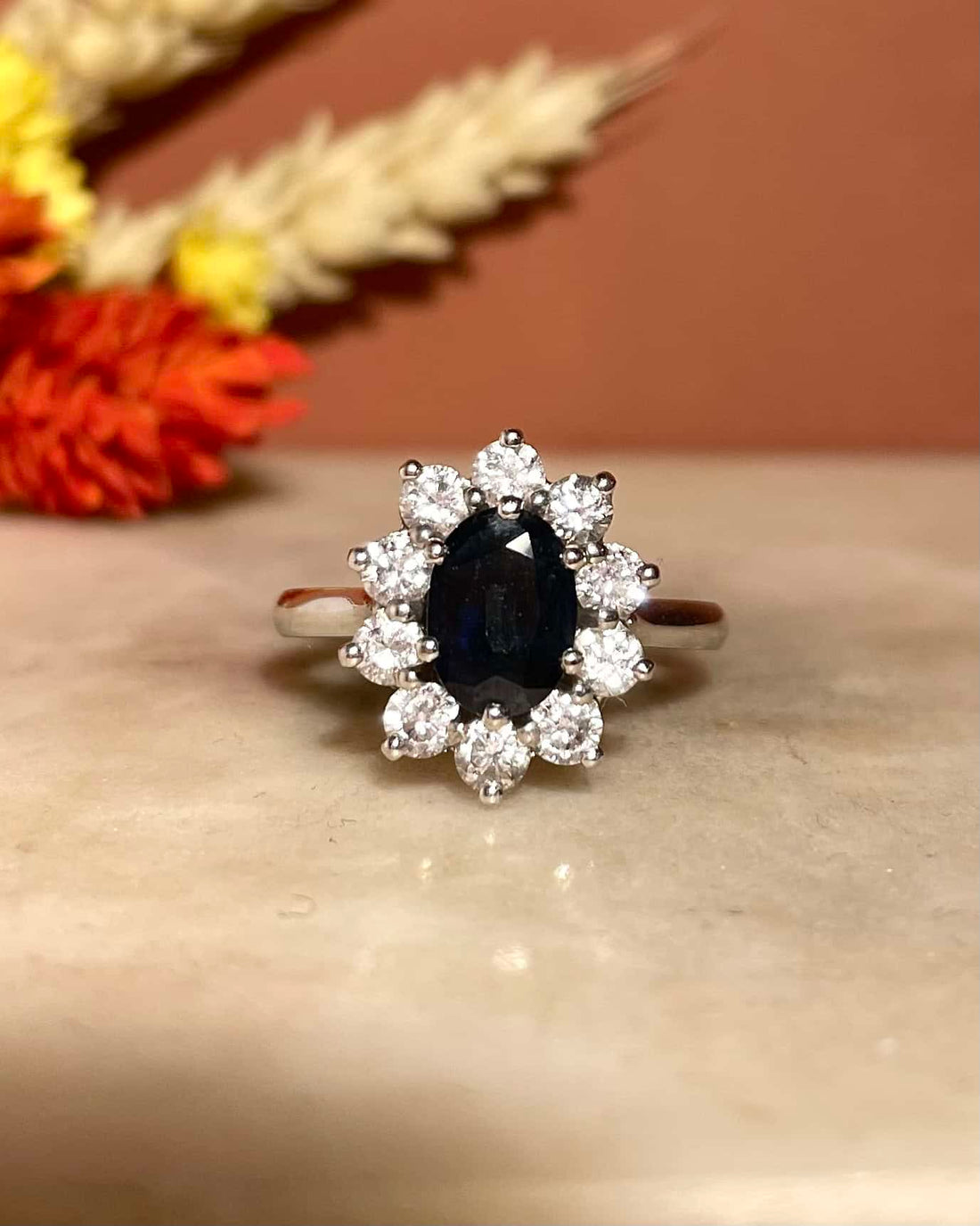 Anillo "Leila" con margaritas de zafiro y diamantes de 1,20 quilates