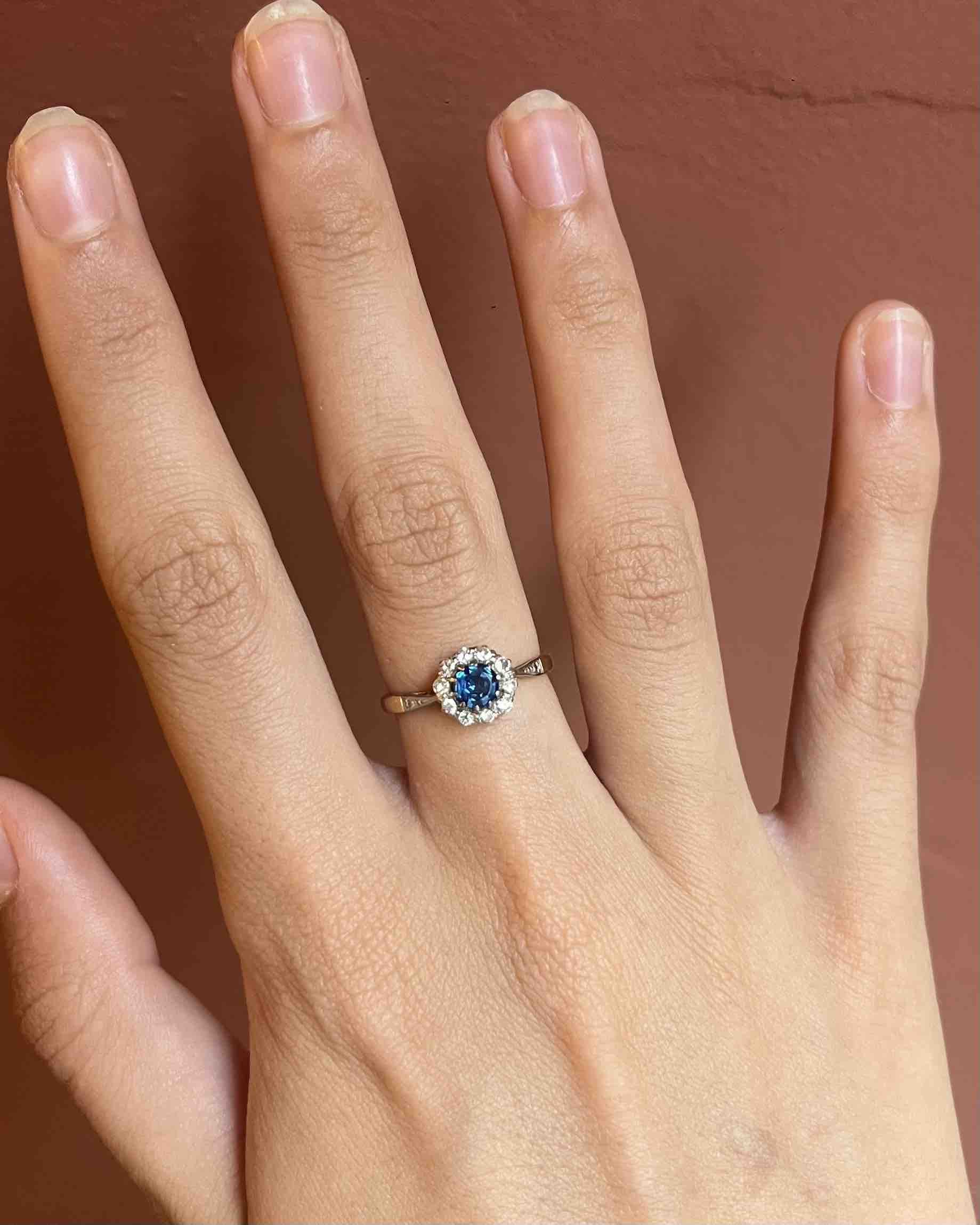 Anillo "Mathilda" con margaritas de zafiro y diamantes