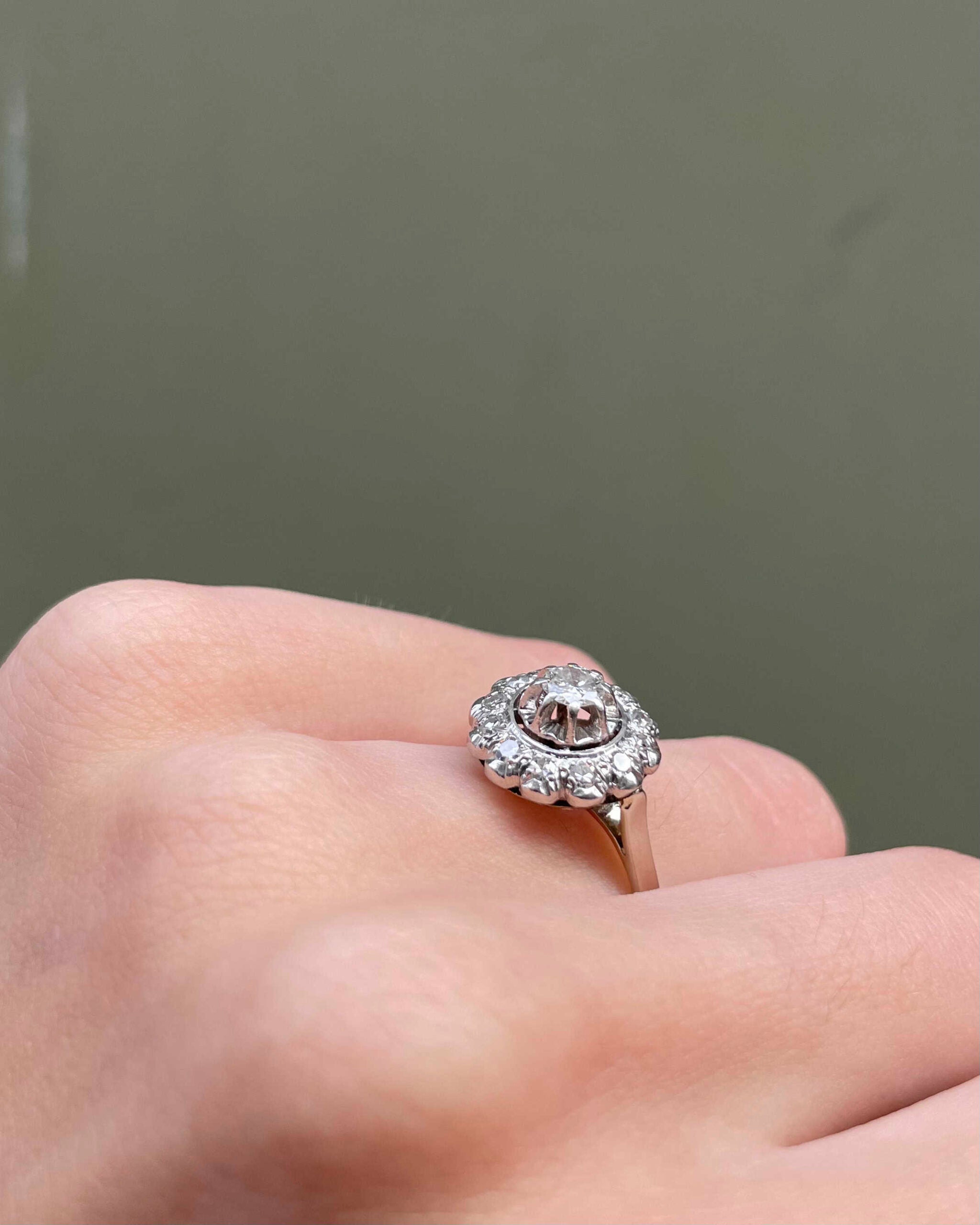 Art Deco Daisy Ring Diamonds 0.66 carat "Kyra"