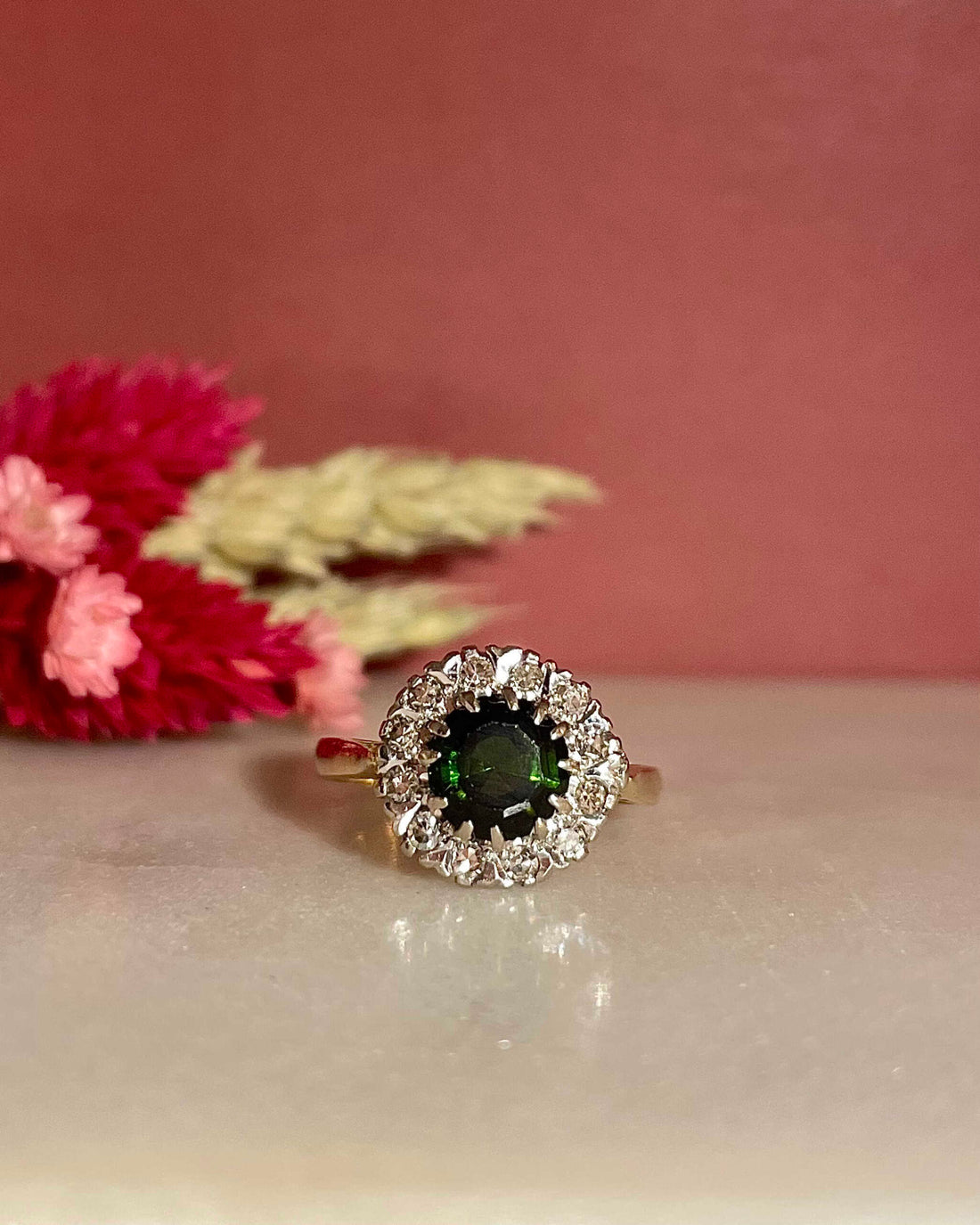 Anillo "Isla" de turmalina y margarita de diamantes de 1,85 quilates