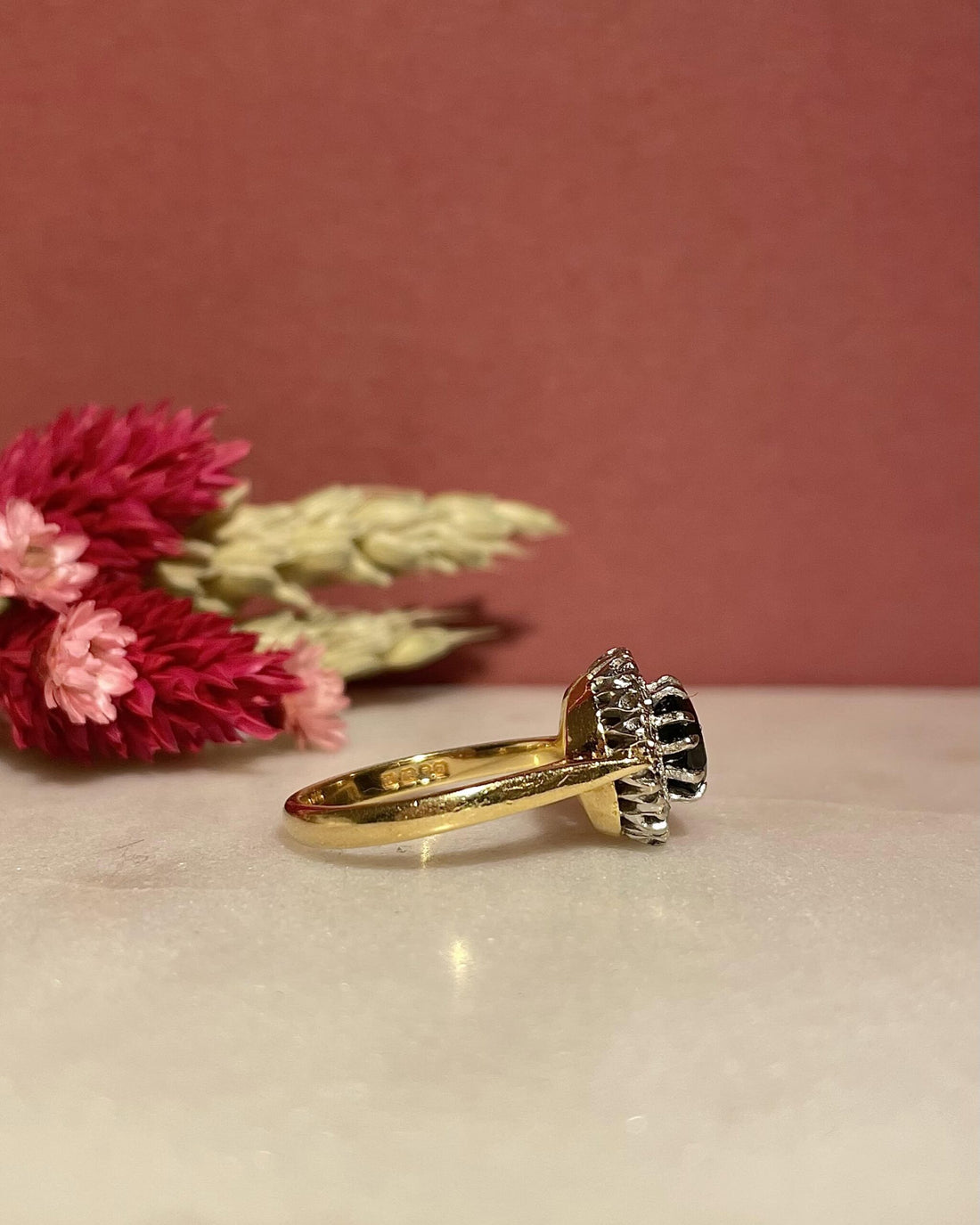 Anillo "Isla" de turmalina y margarita de diamantes de 1,85 quilates