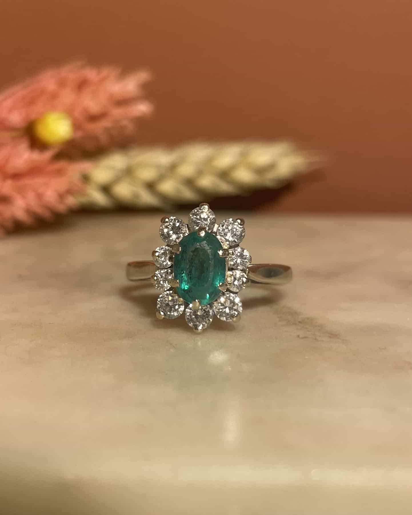 Bague Marguerite Émeraude 0.85 carat &amp; Diamants "Raphaella"
