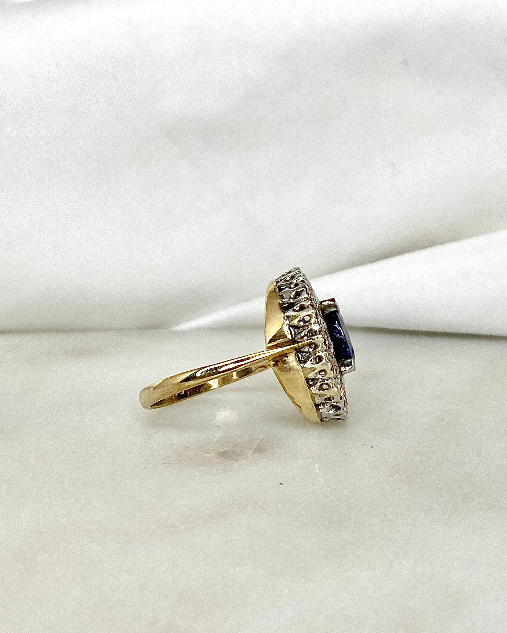 Bague Marguerite Saphir 2.30 carats &amp; Diamants "Séraphie"