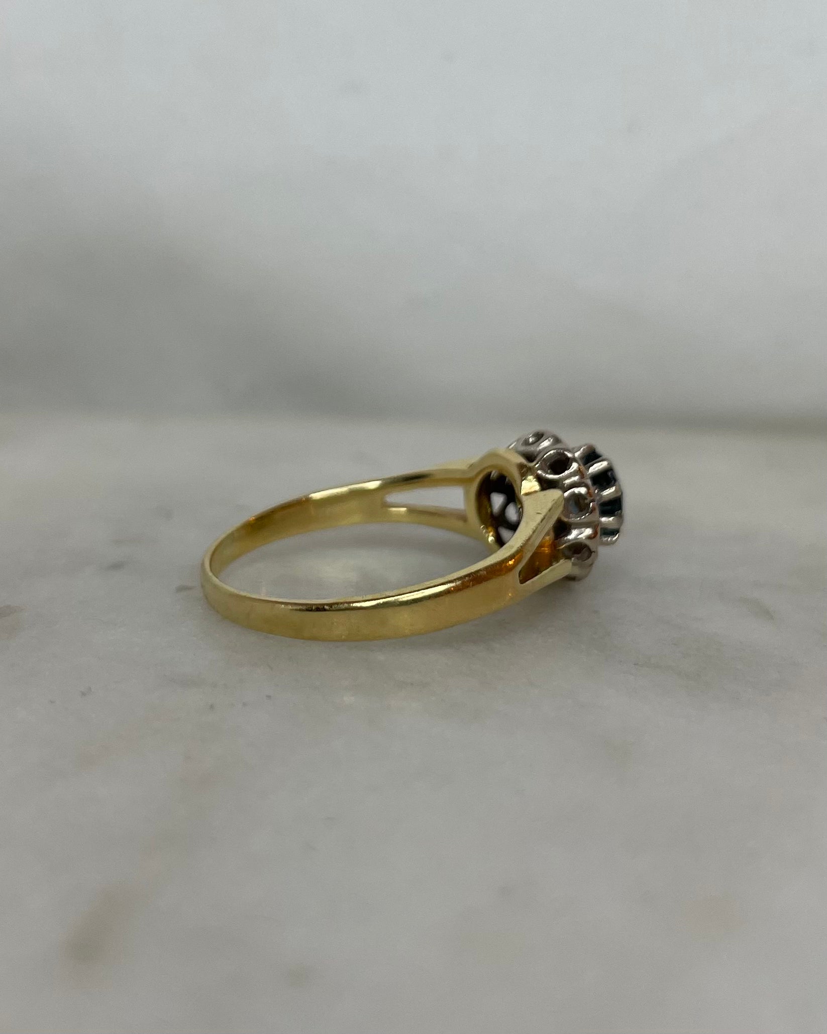 Bague Marguerite Saphir 0.90 carat &amp; Diamants “Séraphie”