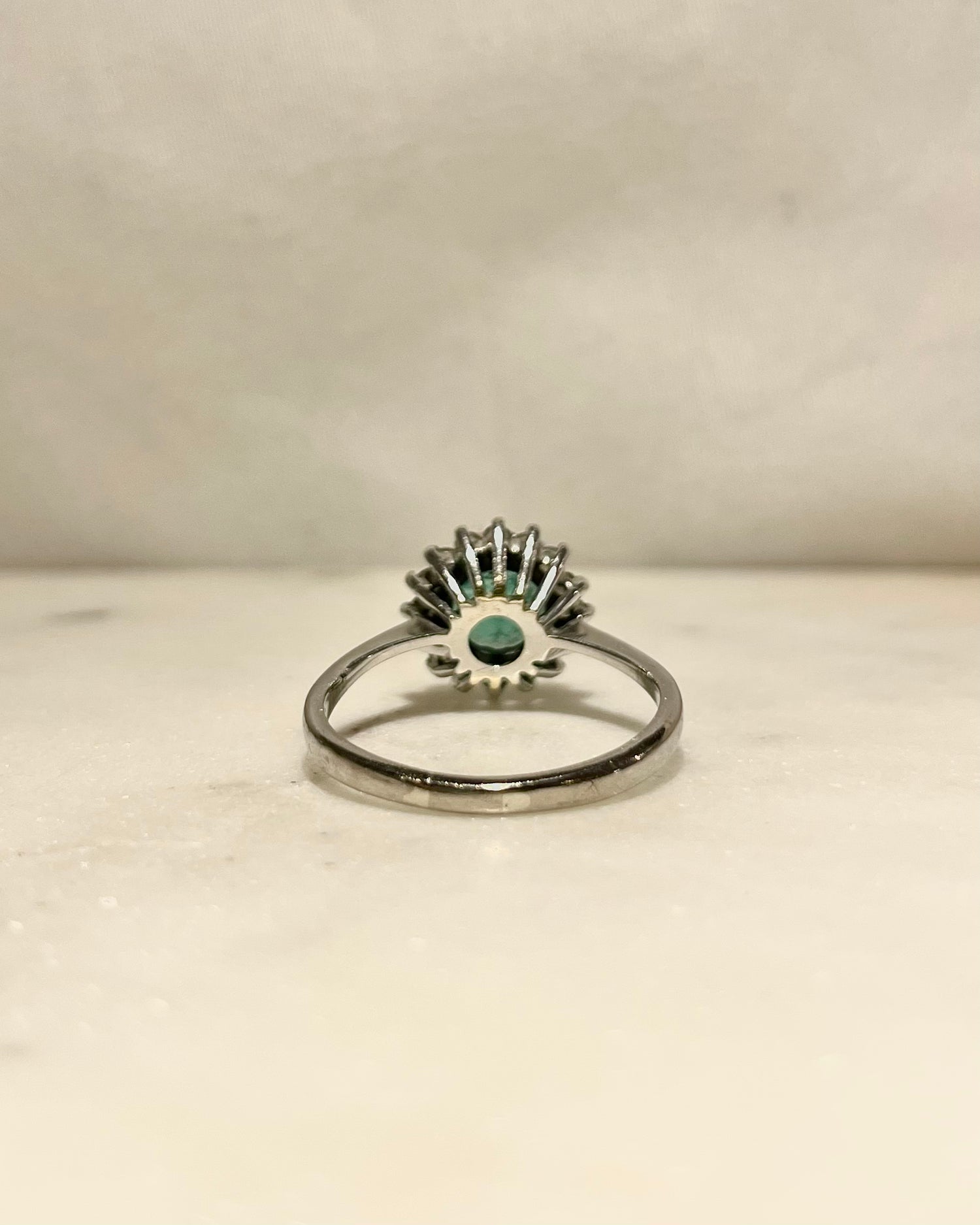 Bague Marguerite Émeraude 1 carat &amp; Diamants &quot;Théomire&quot;