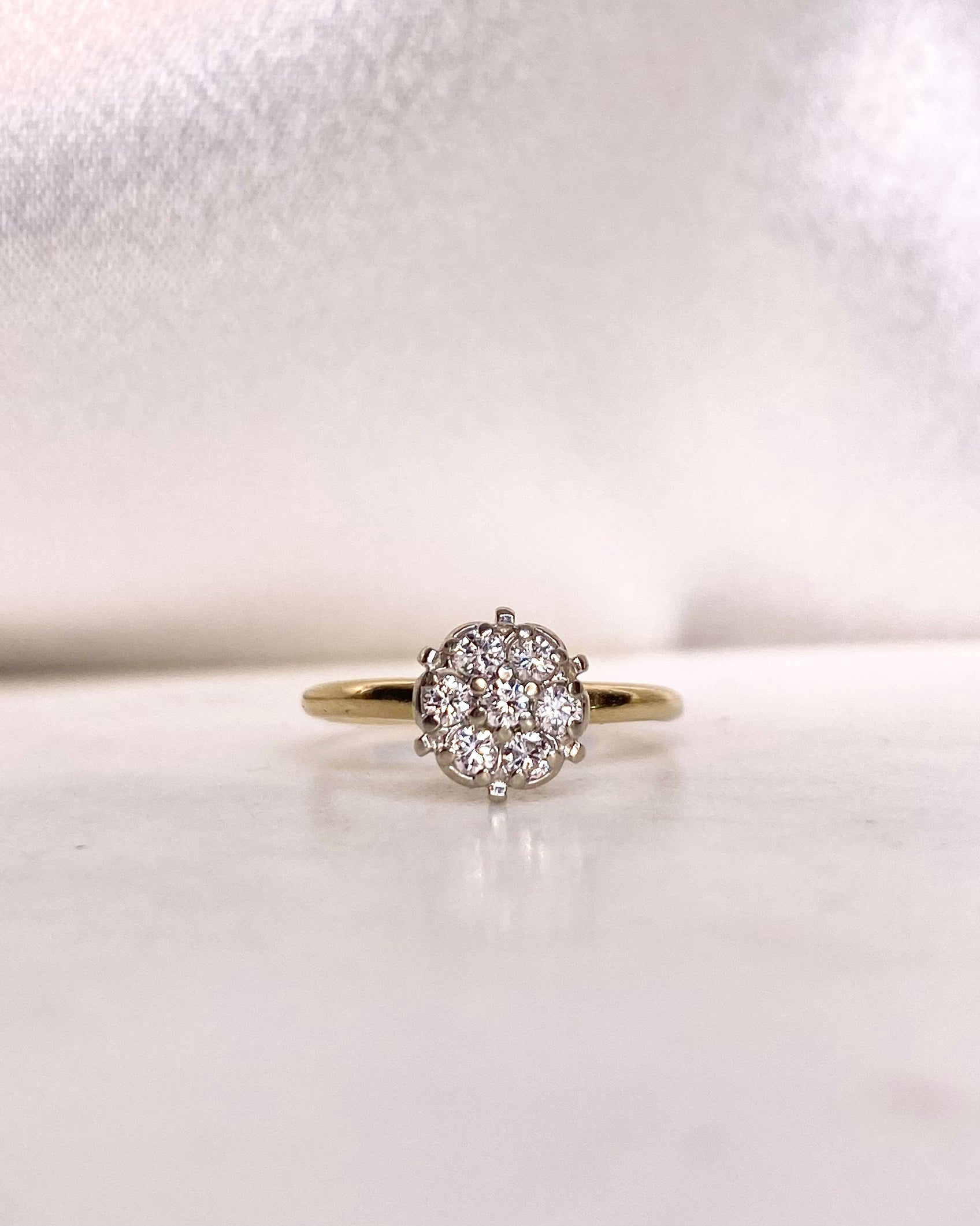 Anillo Flor Diamantes 0.28 quilates "Louisa"