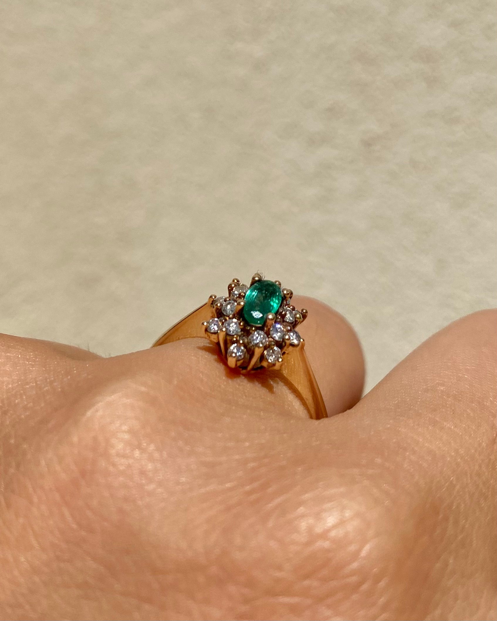 Marguerite Emerald 0.21 carat &amp; Diamonds "Muguette" Ring