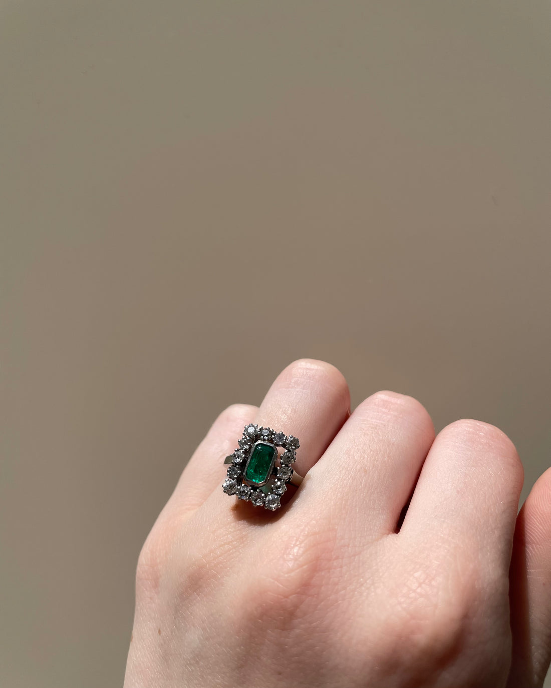 Bague marguerite Émeraude et Diamants "Enore"