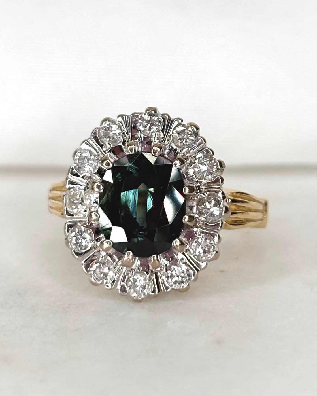 Bague Marguerite Saphir 3.40 carats &amp; Diamants &quot;Daphné&quot;