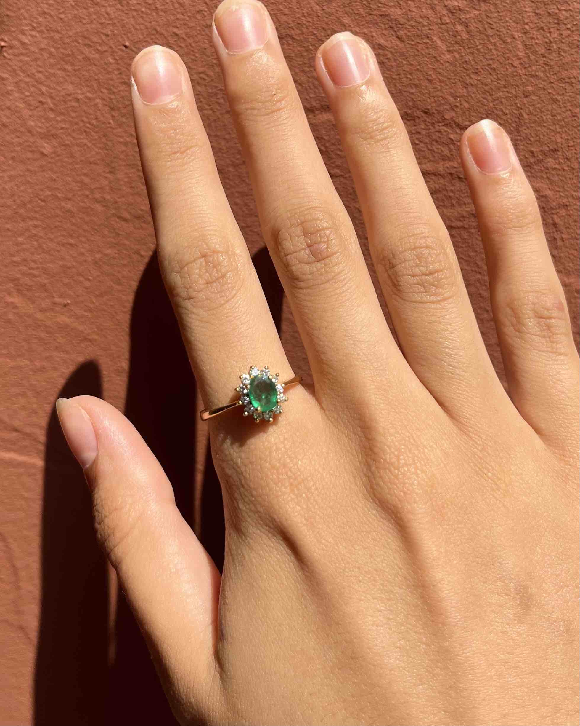 Anillo "Sophia" con margaritas de esmeralda y diamantes