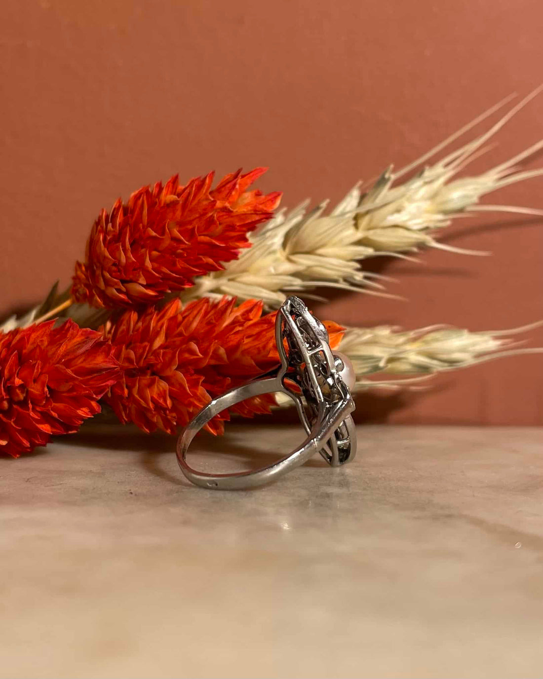 Anillo de diamantes y perlas de talla marquesa "Jaida"