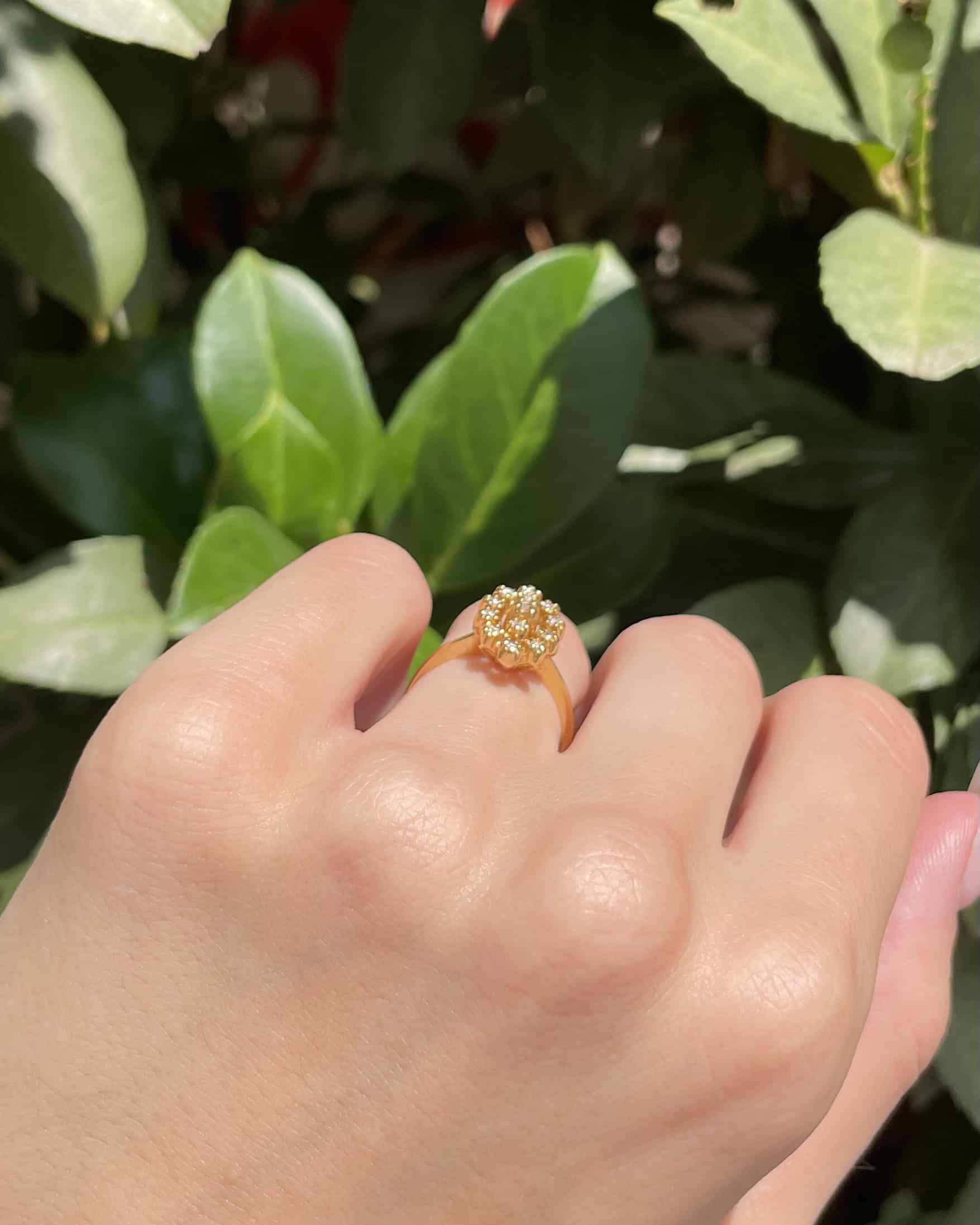 Anillo "Mariela" de 13 diamantes talla marquesa