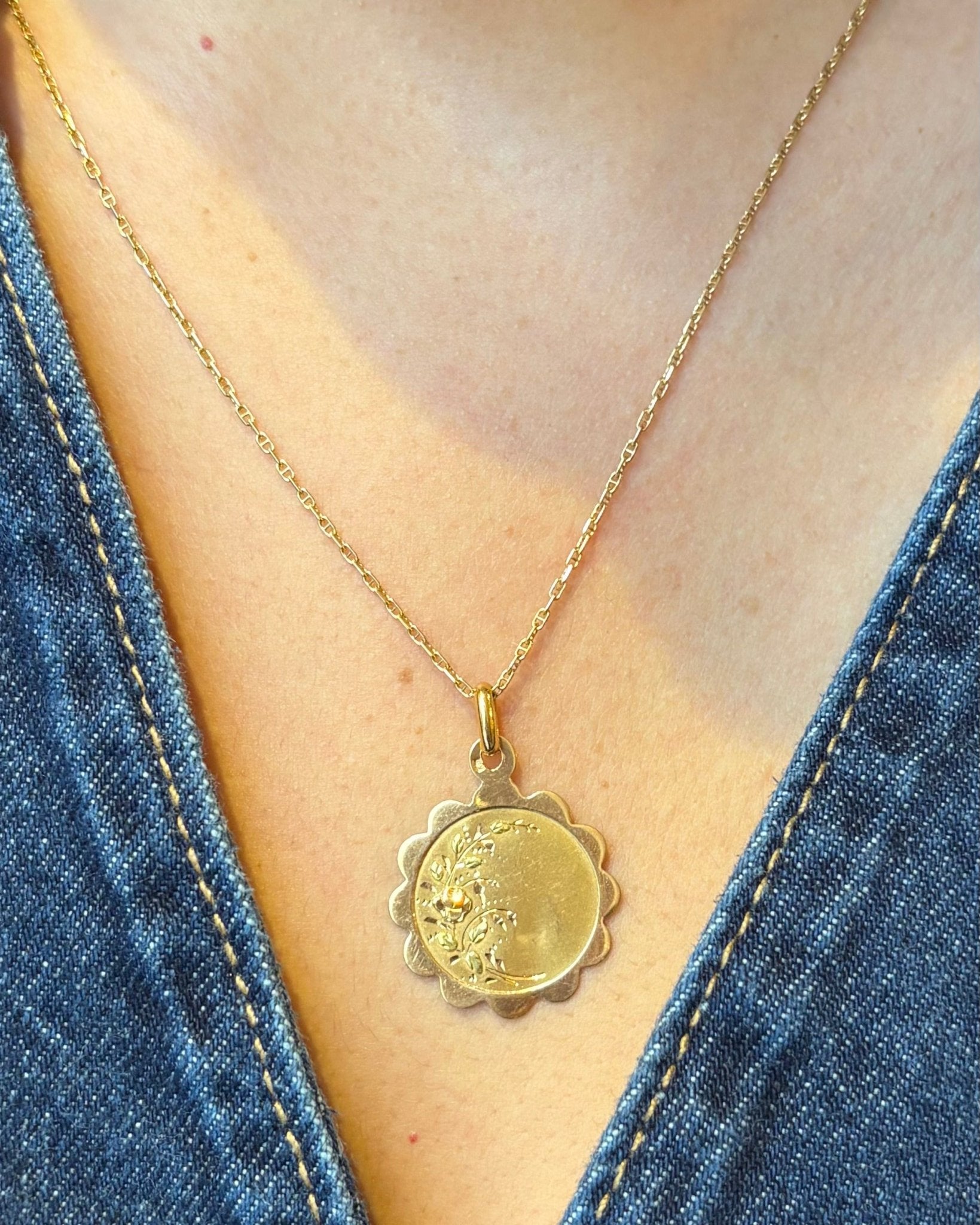 Médaille Fleurs Or Jaune Art - nouveau "Stella" - Elliade Paris