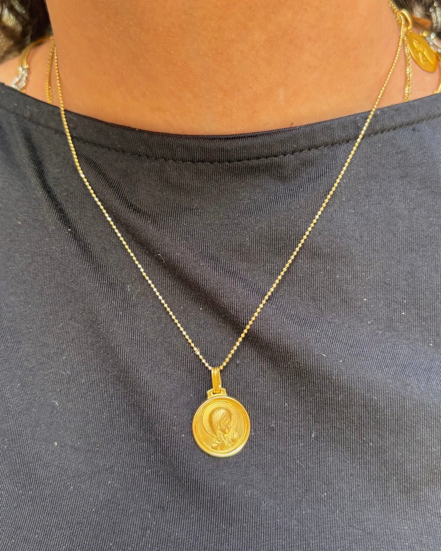 Médaille Vierge Auréolée Or Jaune "Regina" - Elliade Paris