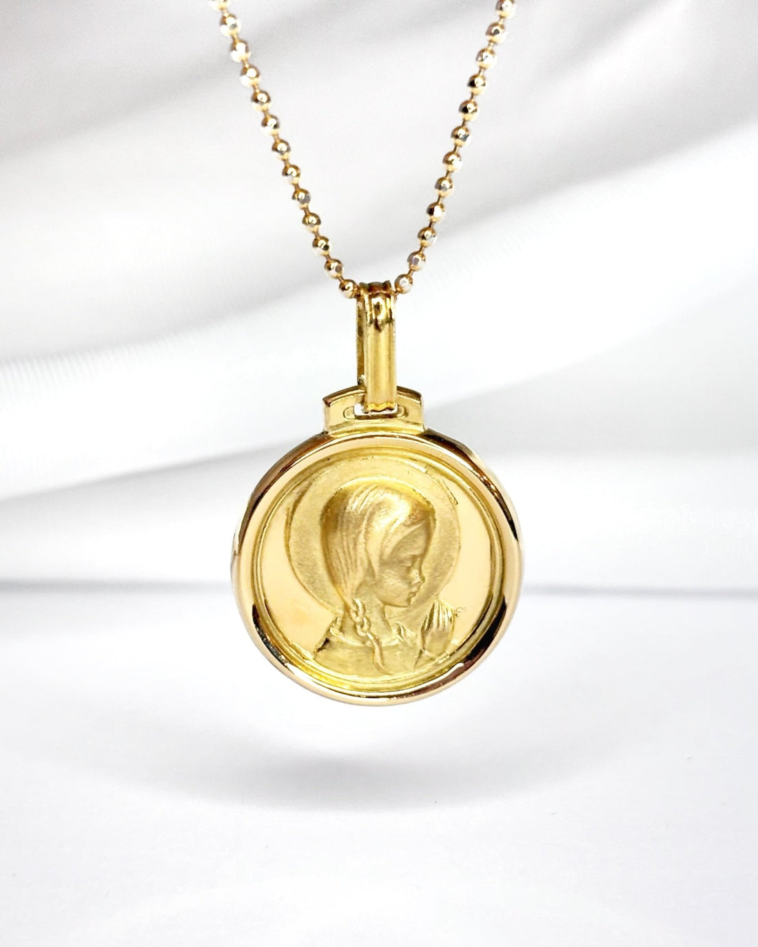 Médaille Vierge Auréolée Or Jaune "Regina" - Elliade Paris
