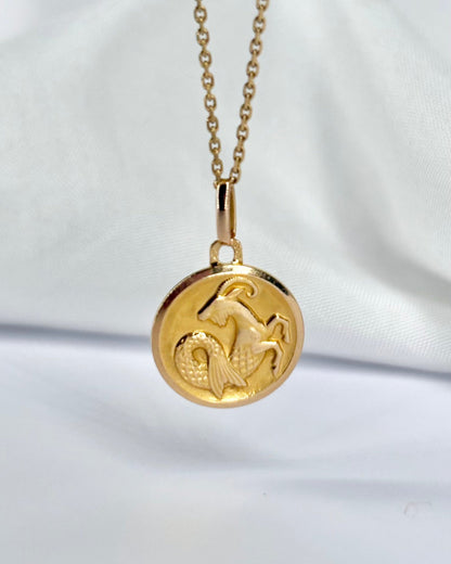 Médaillon Astro Capricorne Or jaune 18 carats &quot;Kimy&quot; - Elliade Paris
