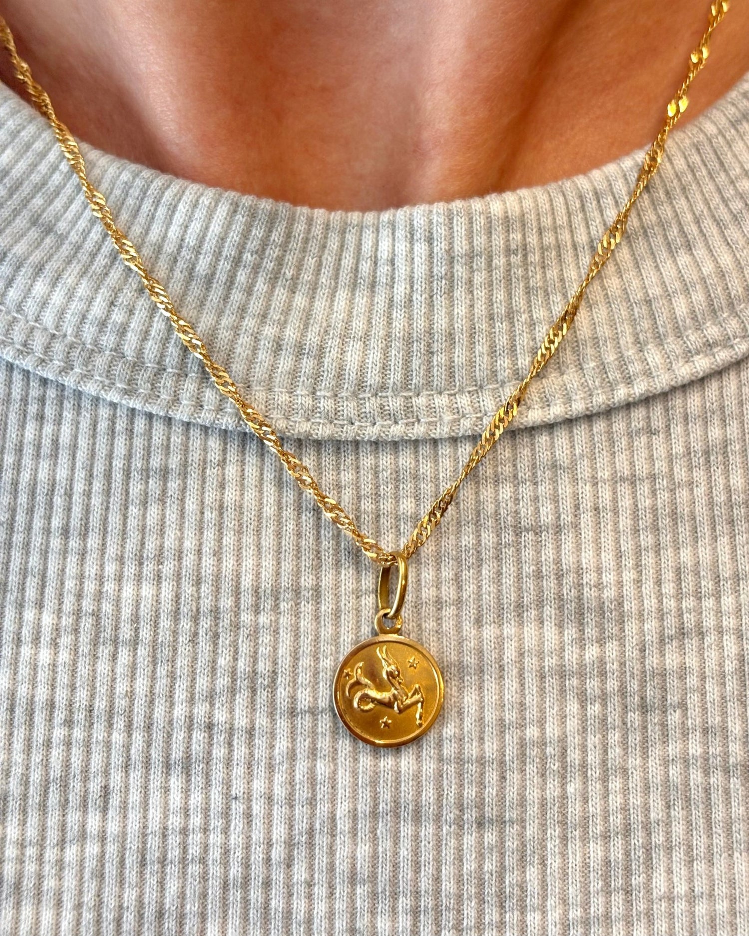 Médaillon Capricorne Or Jaune 18 carats "Capri" - Elliade Paris
