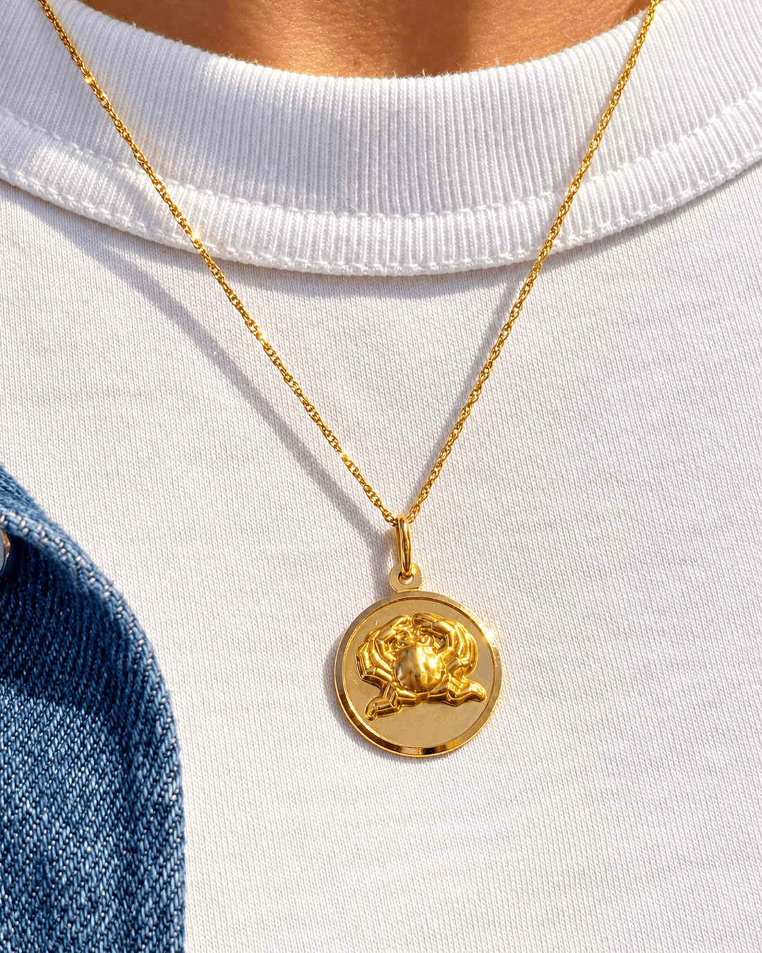 Médaillon Zodiaque Cancer Or Jaune 18 carats "Daria" - Elliade Paris