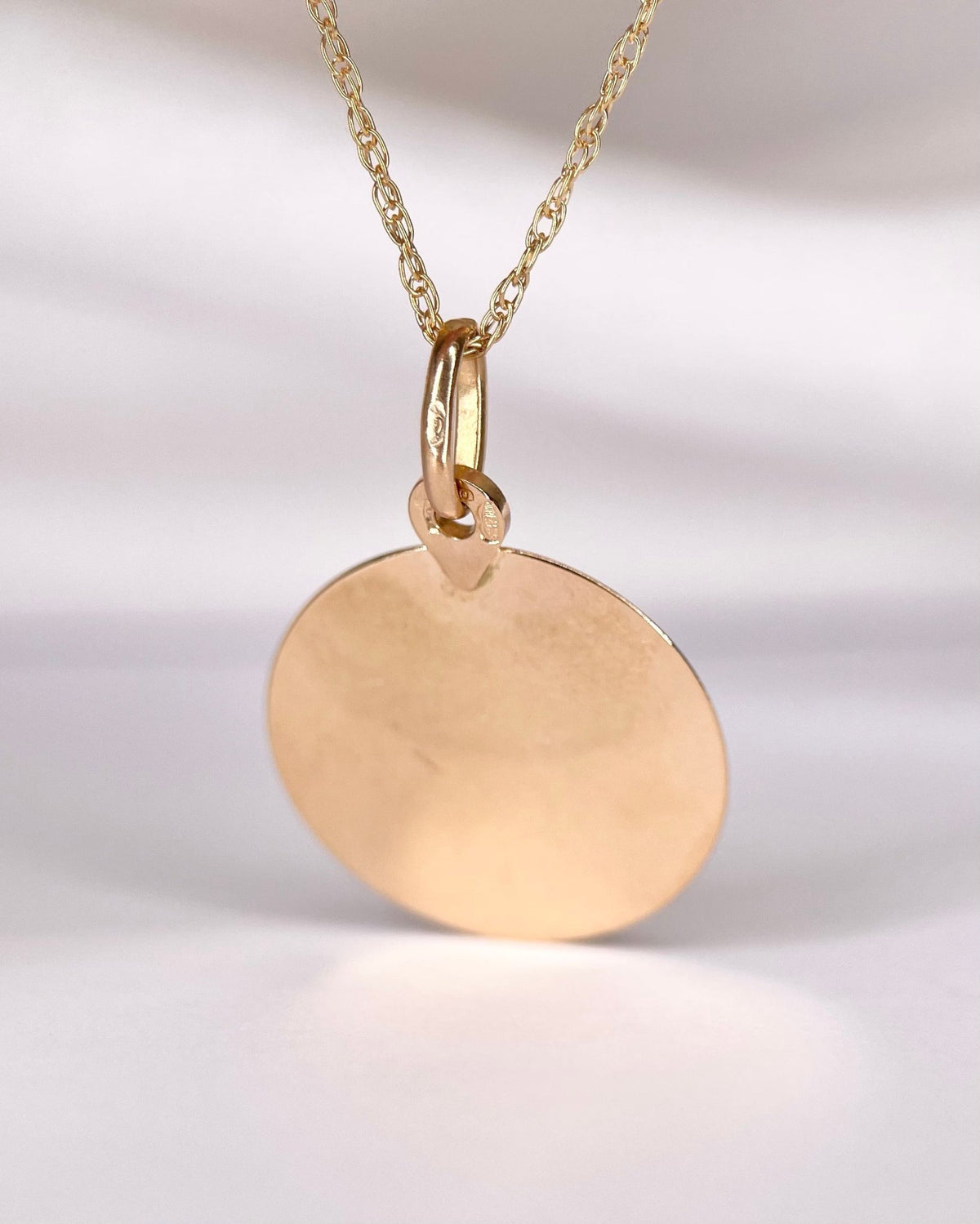 Médaillon Zodiaque Cancer Or Jaune 18 carats "Daria" - Elliade Paris