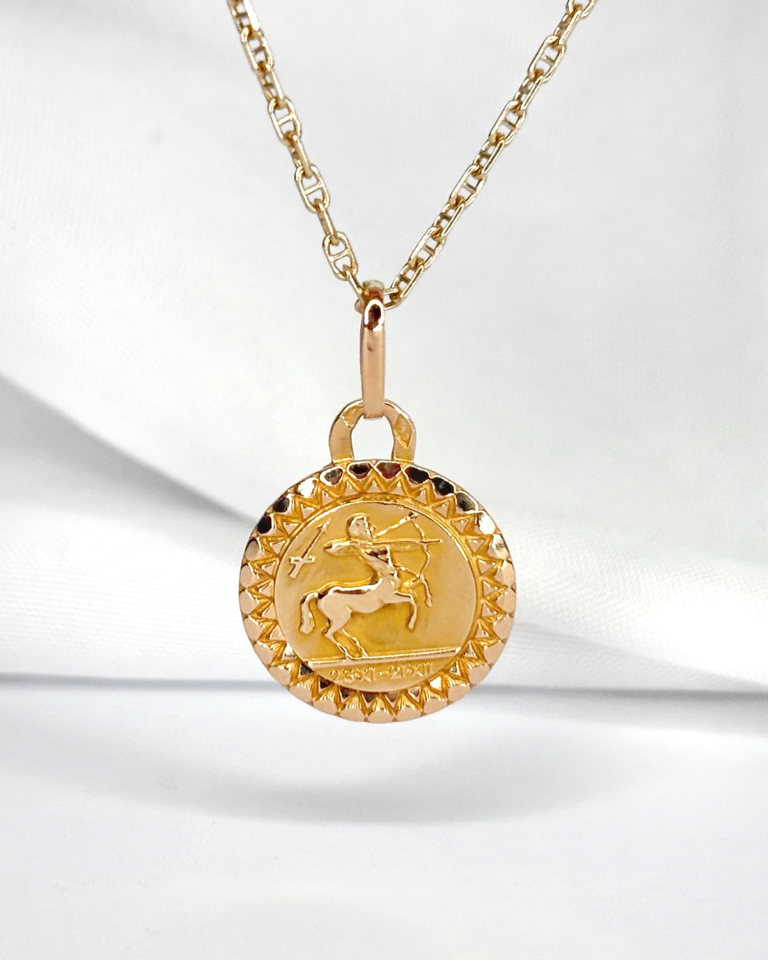 Médaillon Zodiaque Sagittaire Or Jaune "Marien" - Elliade Paris