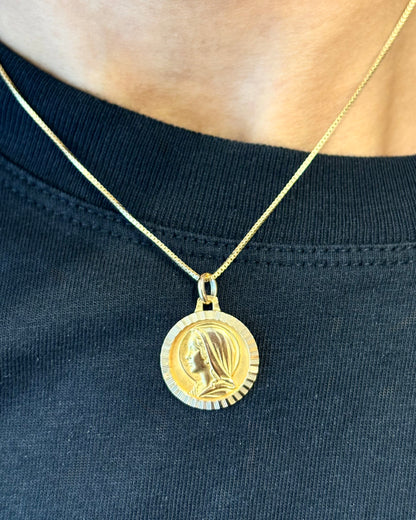 Medallón de oro amarillo de 18 quilates «Marie»