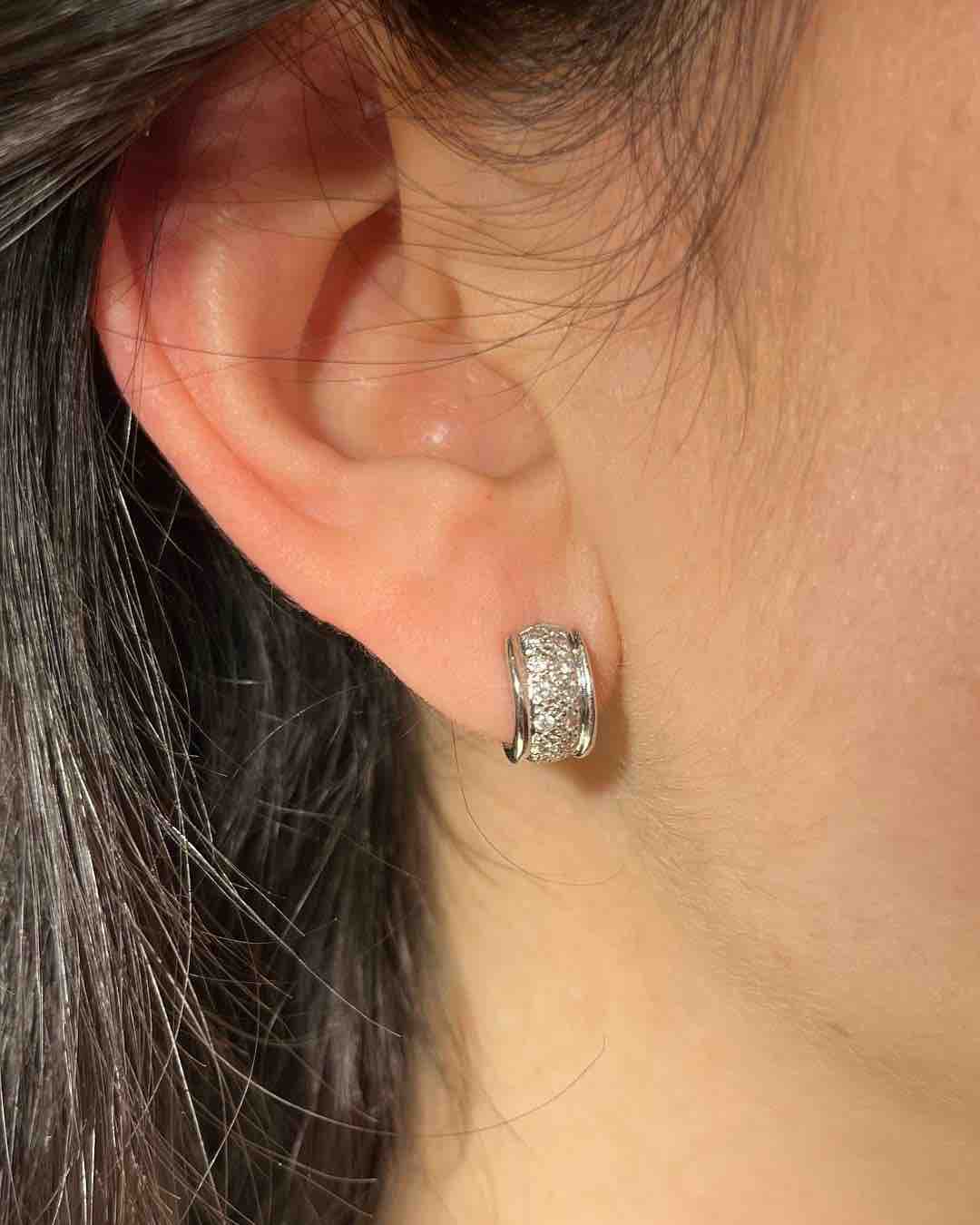 Pendientes de medio aro "Anaïs" con 26 diamantes