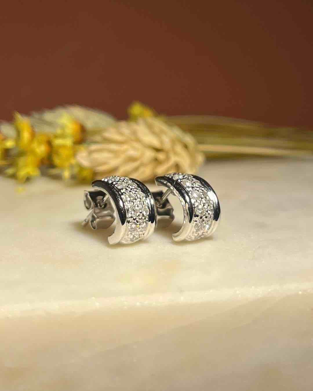 Pendientes de medio aro "Anaïs" con 26 diamantes