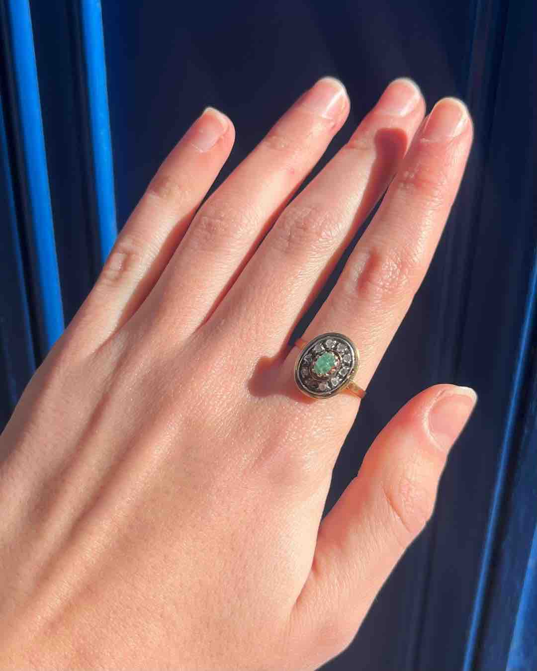 "Noémie" Emerald and Diamond Daisy Ring