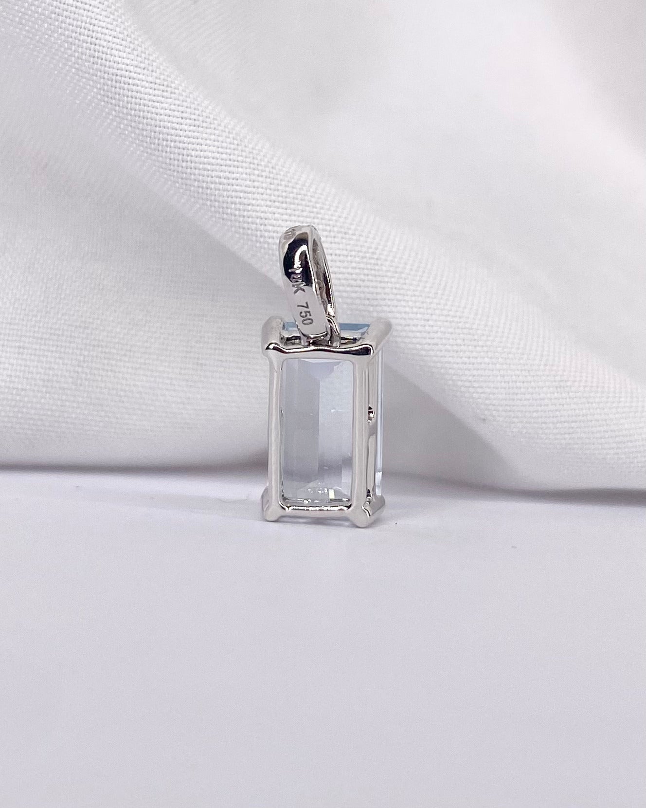 Pendentif Aigue - Marine 1.80 carat &amp; 4 Diamants "Stina" - Elliade Paris