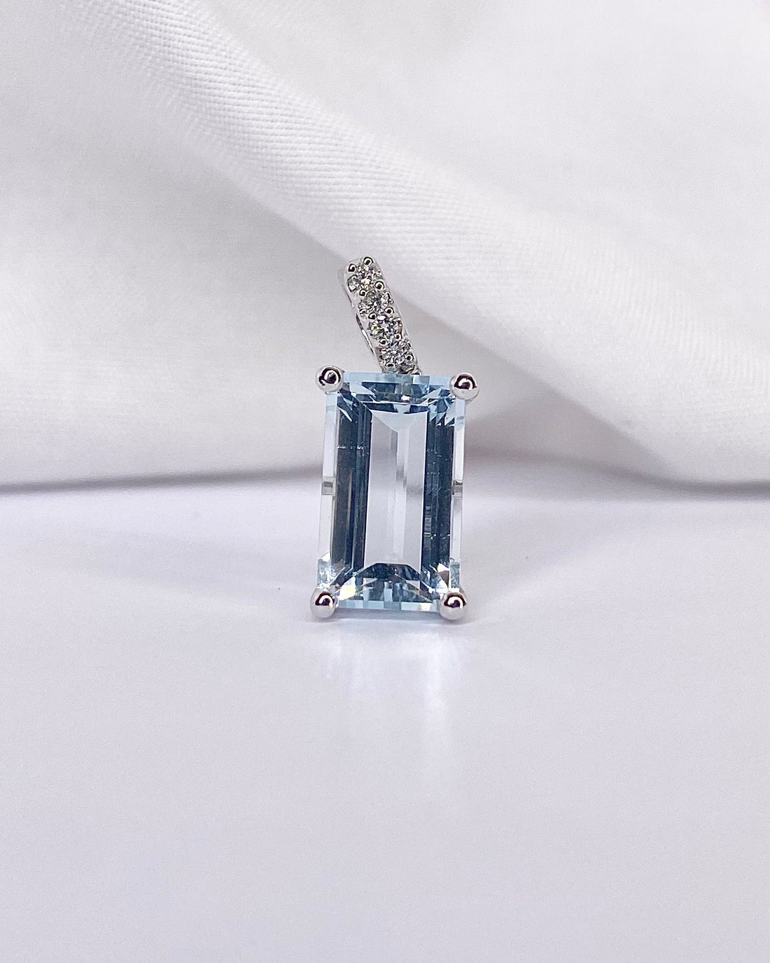 Pendentif Aigue - Marine 1.80 carat & 4 Diamants "Stina" - Elliade Paris