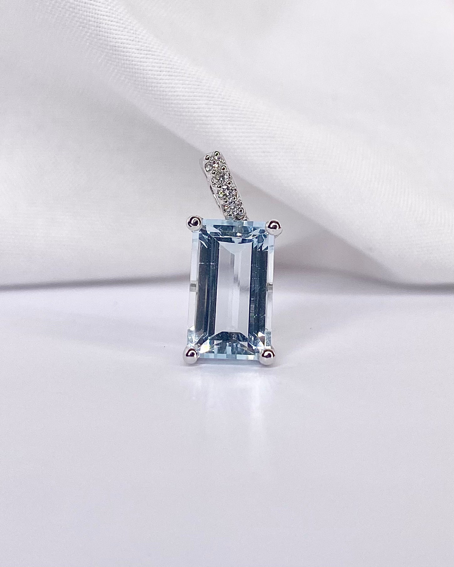 Pendentif Aigue - Marine 1.80 carat &amp; 4 Diamants "Stina" - Elliade Paris