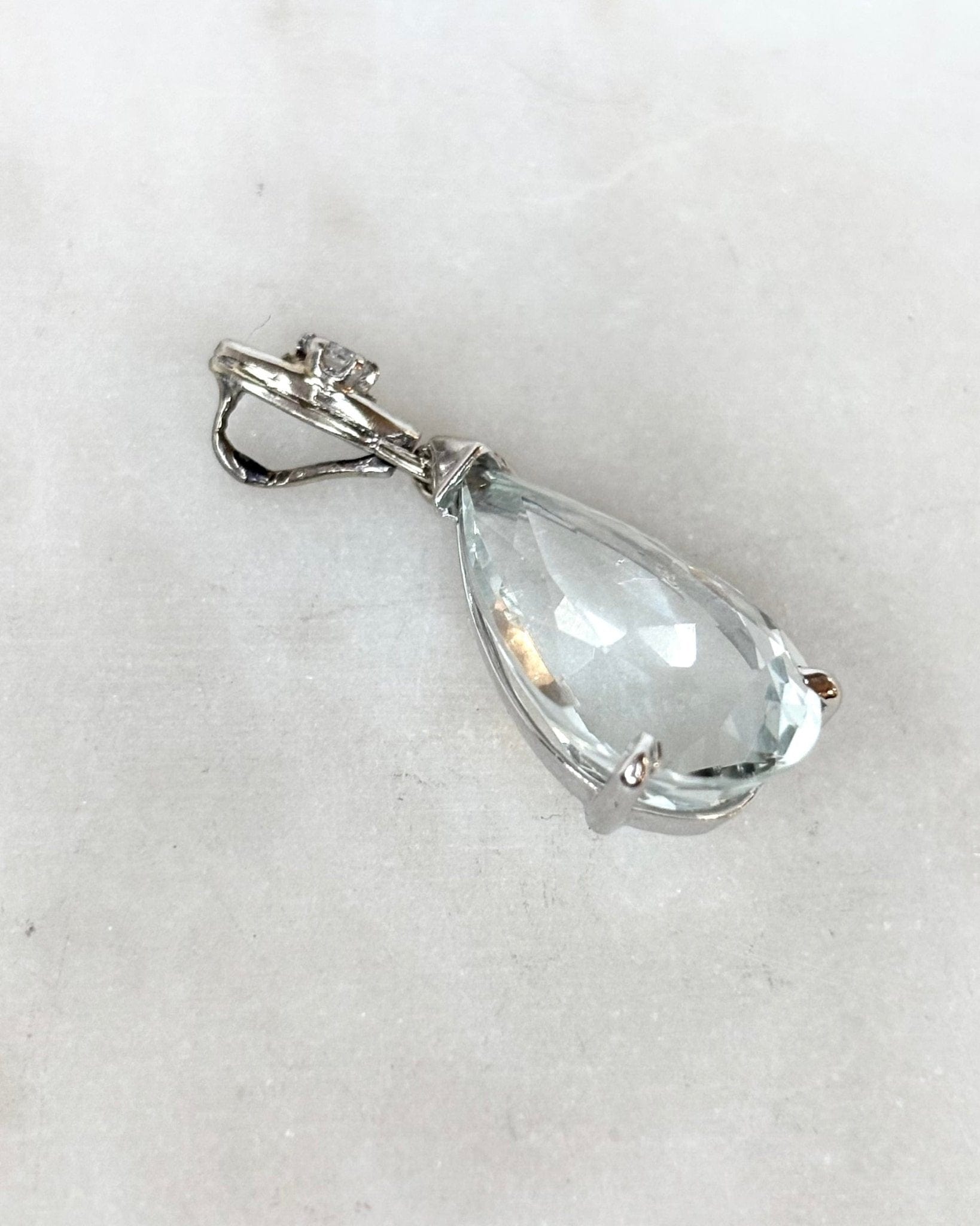 Pendentif Aigue - Marine 20 carats poire &amp; diamant "Nora" - Elliade Paris