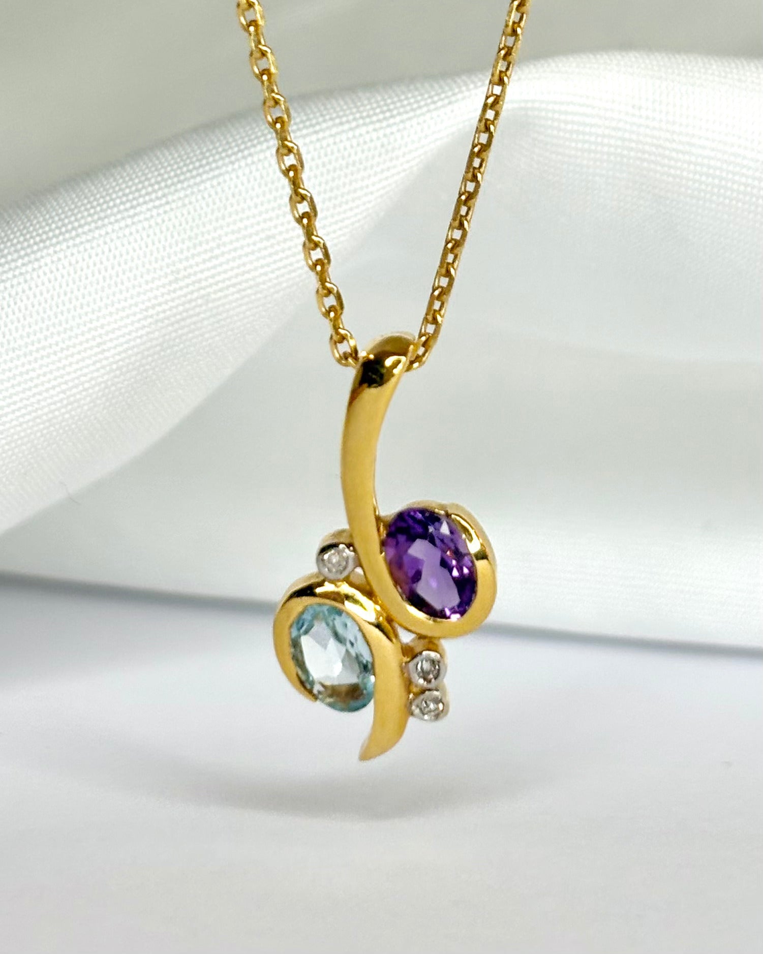 Pendentif Améthyste, Aigue - Marine &amp; Diamants “Constance” - Elliade Paris
