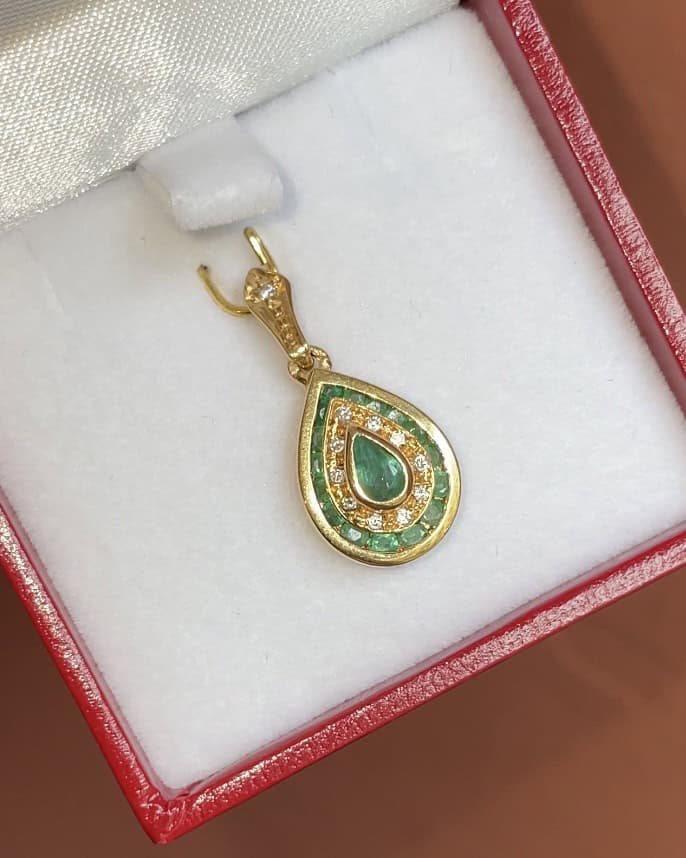 Pendentif 17 Emeraudes &amp; 11 Diamants &quot;Fern&quot;